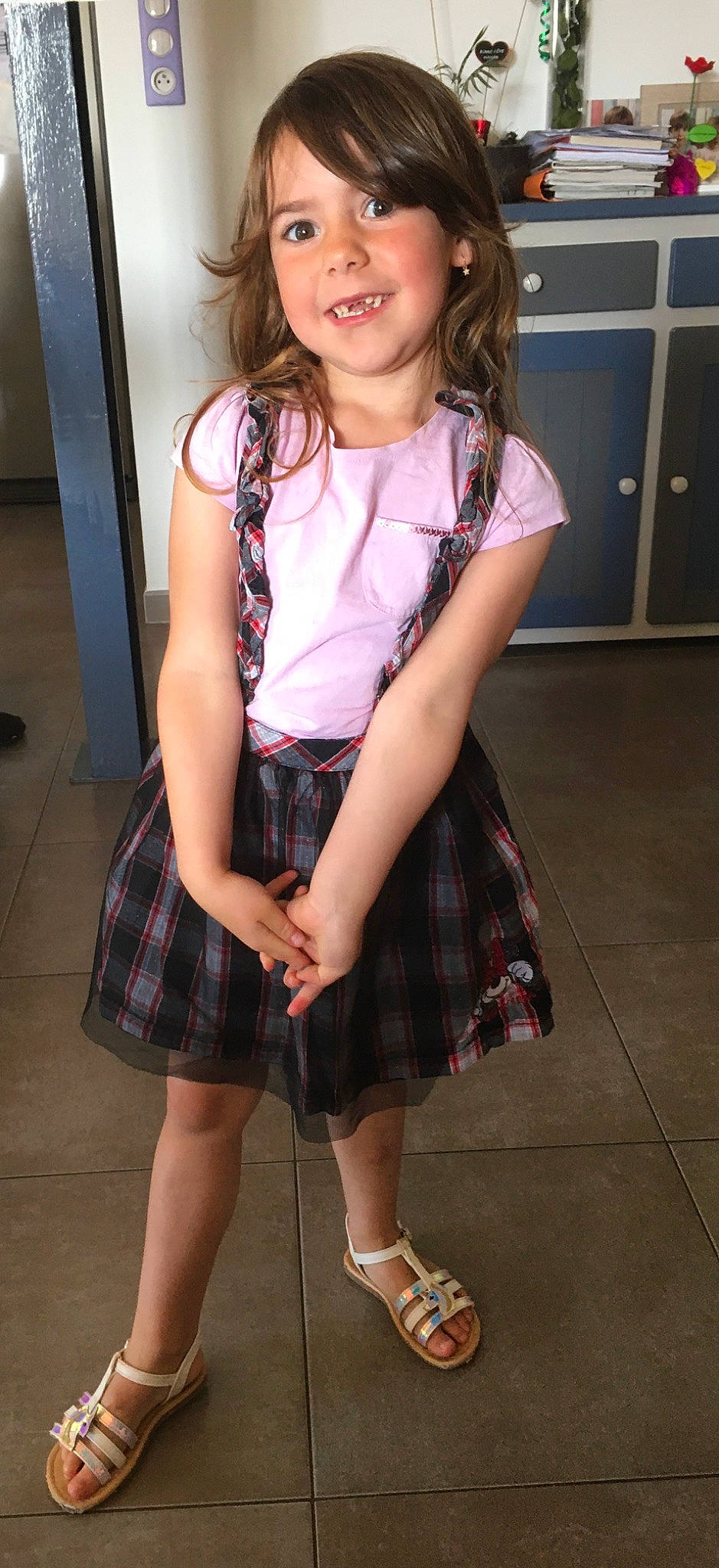 Meiline a rejoint le concours — aidez-le/la à gagner de superbes lots ! dress_shirt, eye, happy, head, joint, joy, knee, leg, neck, pattern, person, plaid, shoe, skin, sleeve, smile, street_fashion, tartan, thigh, trunk