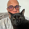 Dakota a rejoint le concours — aidez-le/la à gagner de superbes lots ! accessories, adult, animal, blackcat, cat, earring, face, glasses, head, jewelry, kitten, male, man, necklace, person, pet, photography, portrait, selfie, sunglasses