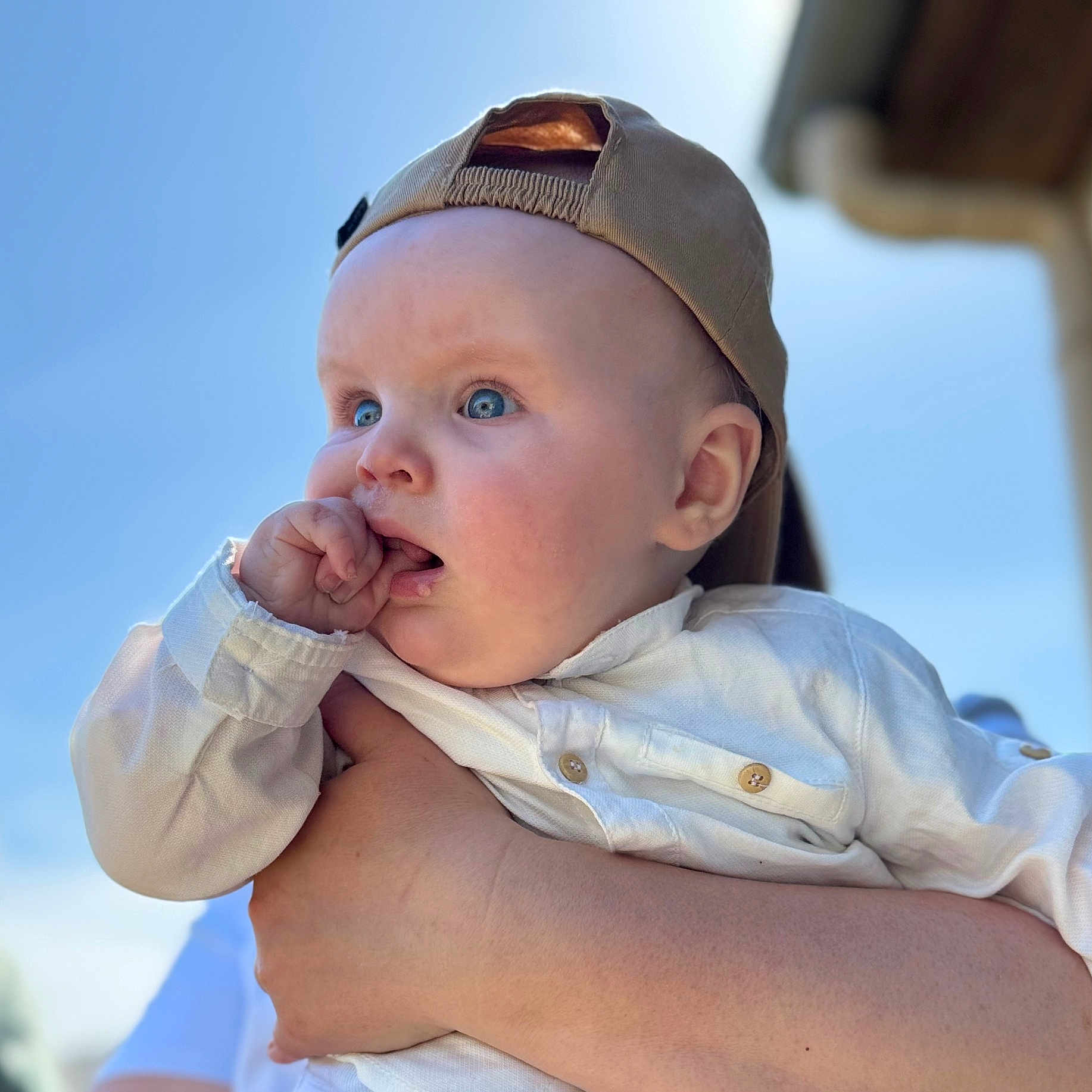 Livyo a rejoint le concours — aidez-le/la à gagner de superbes lots ! accessories, baby, baseballcap, bodypart, cap, clothing, earring, eating, face, finger, hand, hat, head, jewelry, newborn, people, person, photography, portrait, t_shirt
