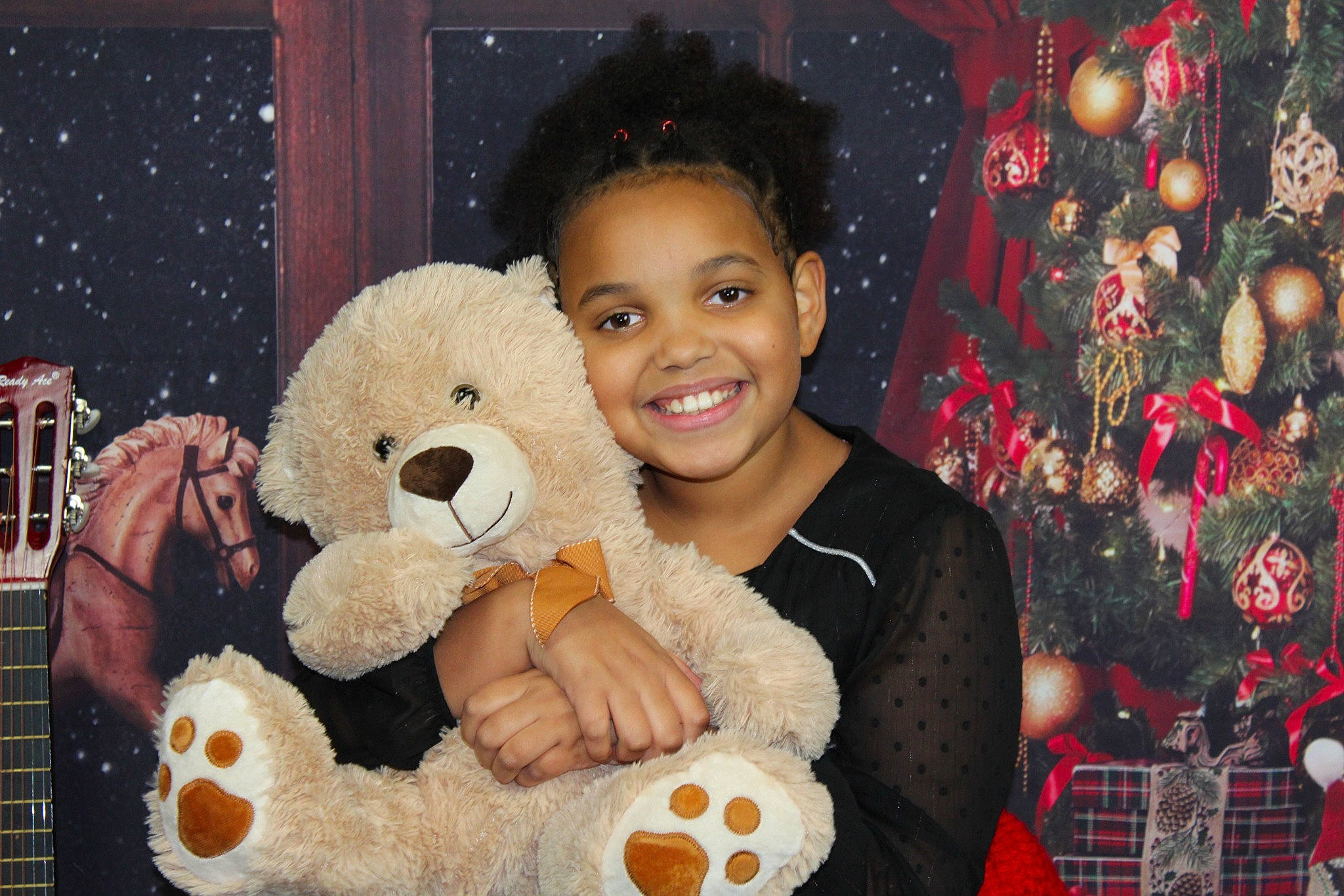 Angelina a rejoint le concours — aidez-le/la à gagner de superbes lots ! beauty, child, design, event, fun, fur, happy, holiday, joy, pattern, people, person, photograph, plaid, red, smile, snapshot, stuffed_toy, tartan, teddy_bear