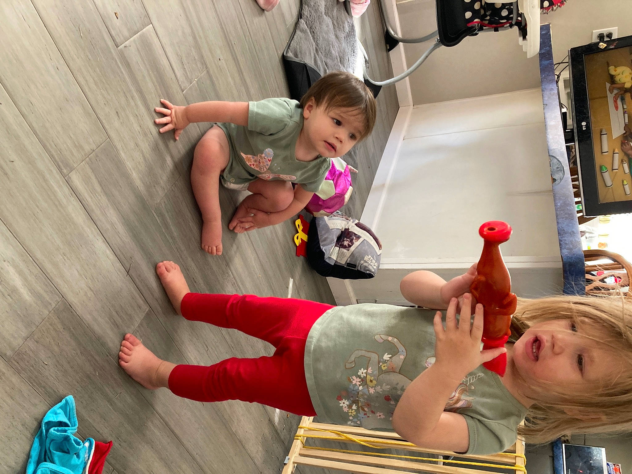 Alice is registered to the contest to win money with this photo: arm, child, flooring, foot, fun, happy, head, human_leg, joint, knee, leg, leisure, nail, person, sandal, shorts, skin, thigh, thumb, toddler