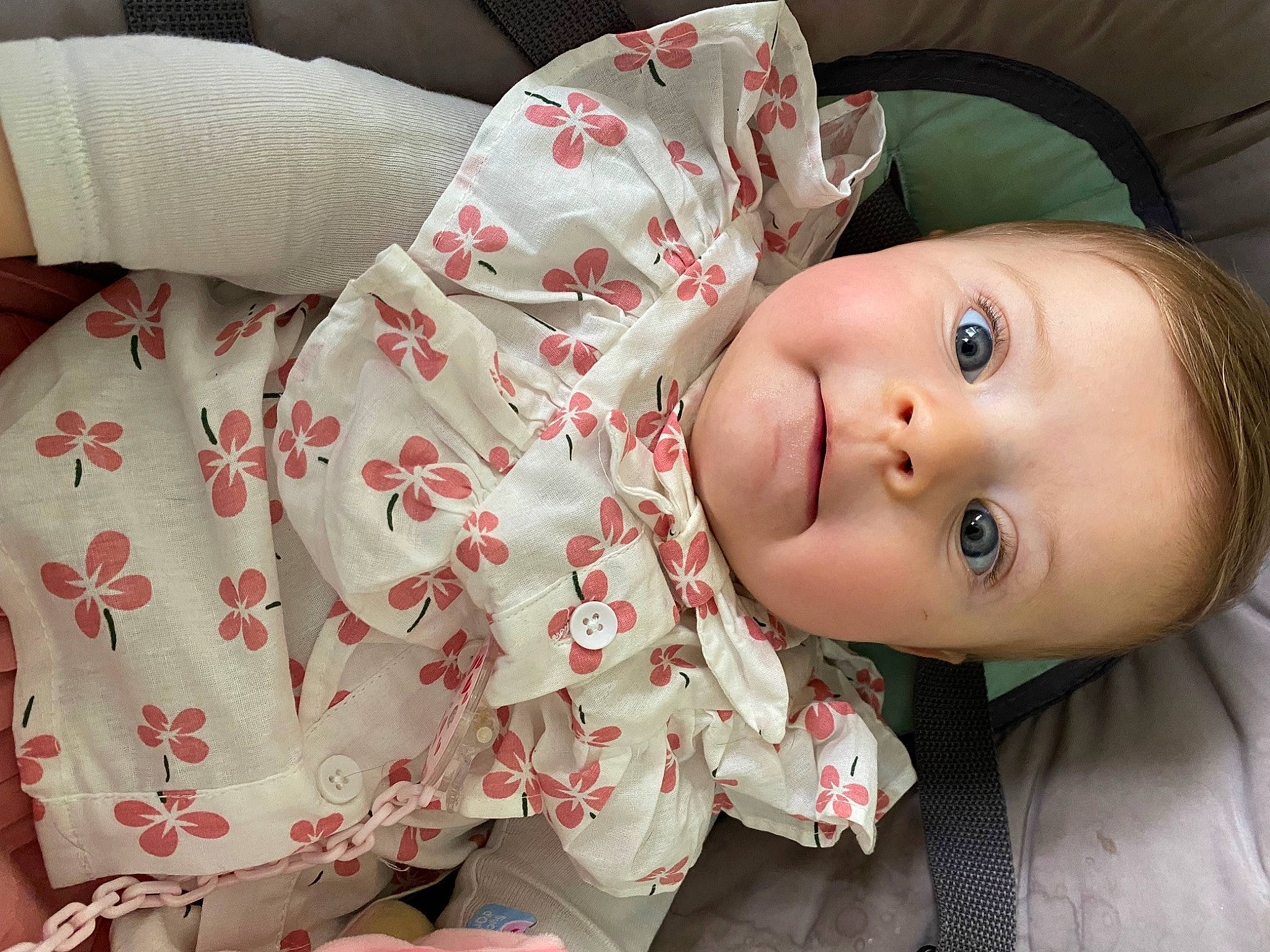 Joyce a rejoint le concours — aidez-le/la à gagner de superbes lots ! baby, baby_toddler_clothing, carmine, cheek, child, comfort, eye, face, happy, head, human_body, lip, mammal, mouth, nose, pattern, person, skin, sleeve, smile