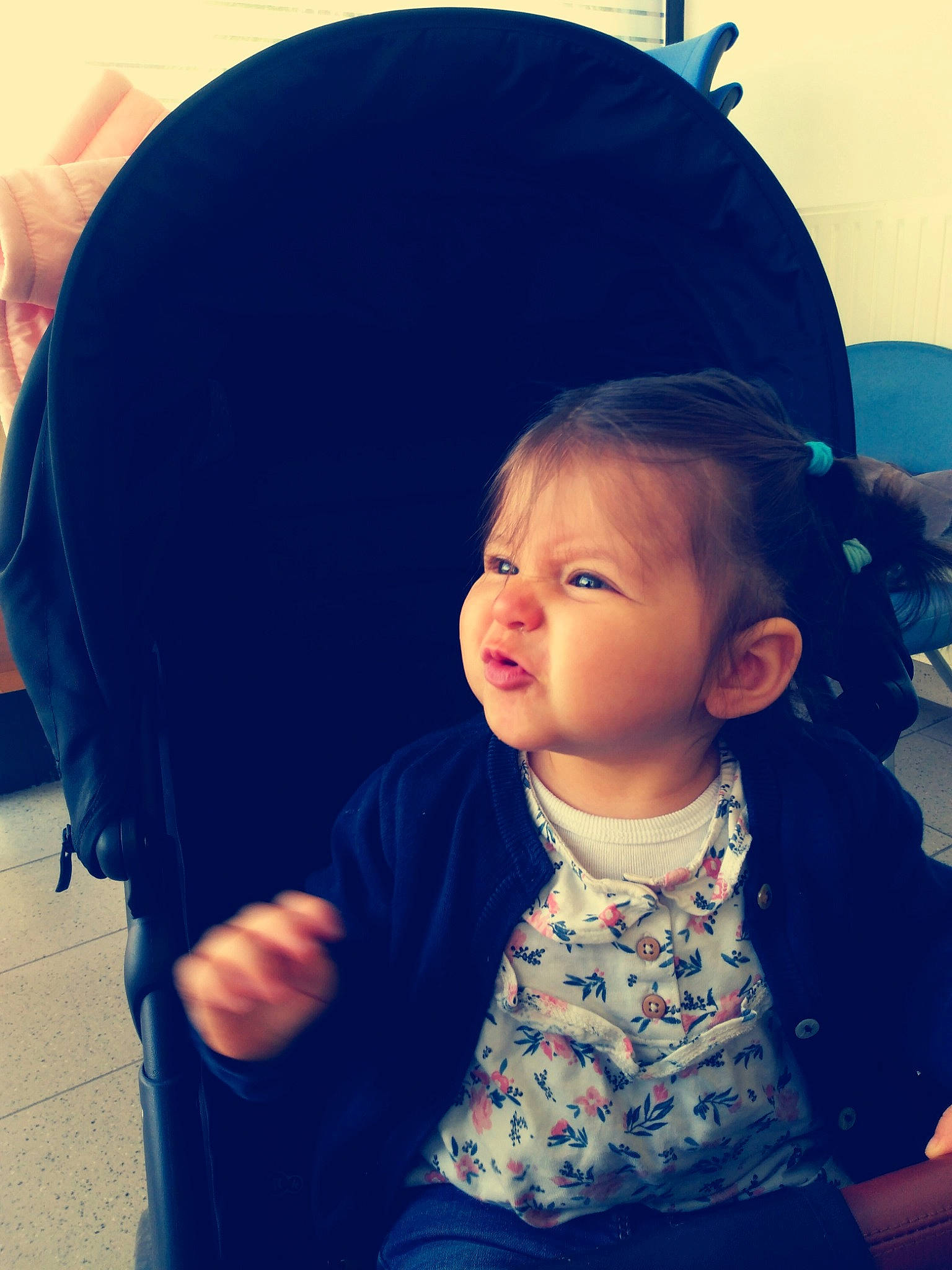 Kaïssy a rejoint le concours — aidez-le/la à gagner de superbes lots ! azure, baby_toddler_clothing, blue, cheek, ear, eye, eyebrow, eyelash, fashion, hair, hairstyle, happy, head, human, lip, neck, nose, organ, person, skin