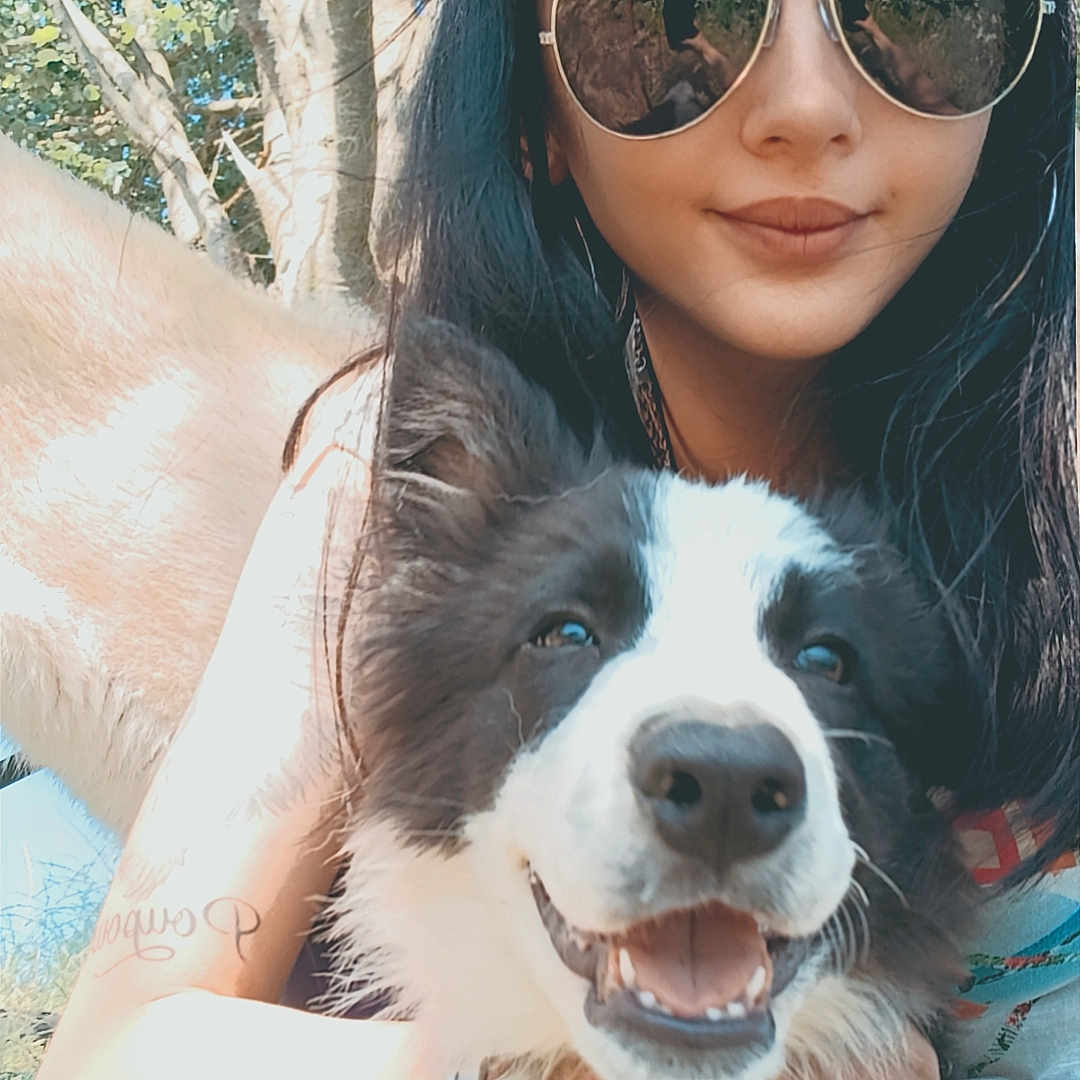 Laetitia Mike a rejoint le concours — aidez-le/la à gagner de superbes lots ! woman, dog, outdoor, nature, pet, smiling_dog, sunglasses, happy, trees, daylight, grass, animal, portrait, leash, black_and_white_dog, tattoo, person, casual_clothing, summer, friendship