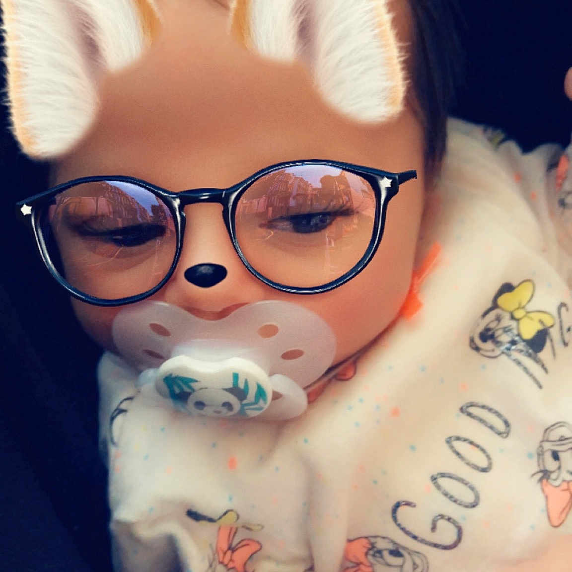 Valentina a rejoint le concours — aidez-le/la à gagner de superbes lots ! cat, cheek, cool, ear, eyebrow, eyewear, forehead, fur, glasses, hand, head, human, illustration, nose, skin, snout, tattoo, toy, vision_care, whiskers