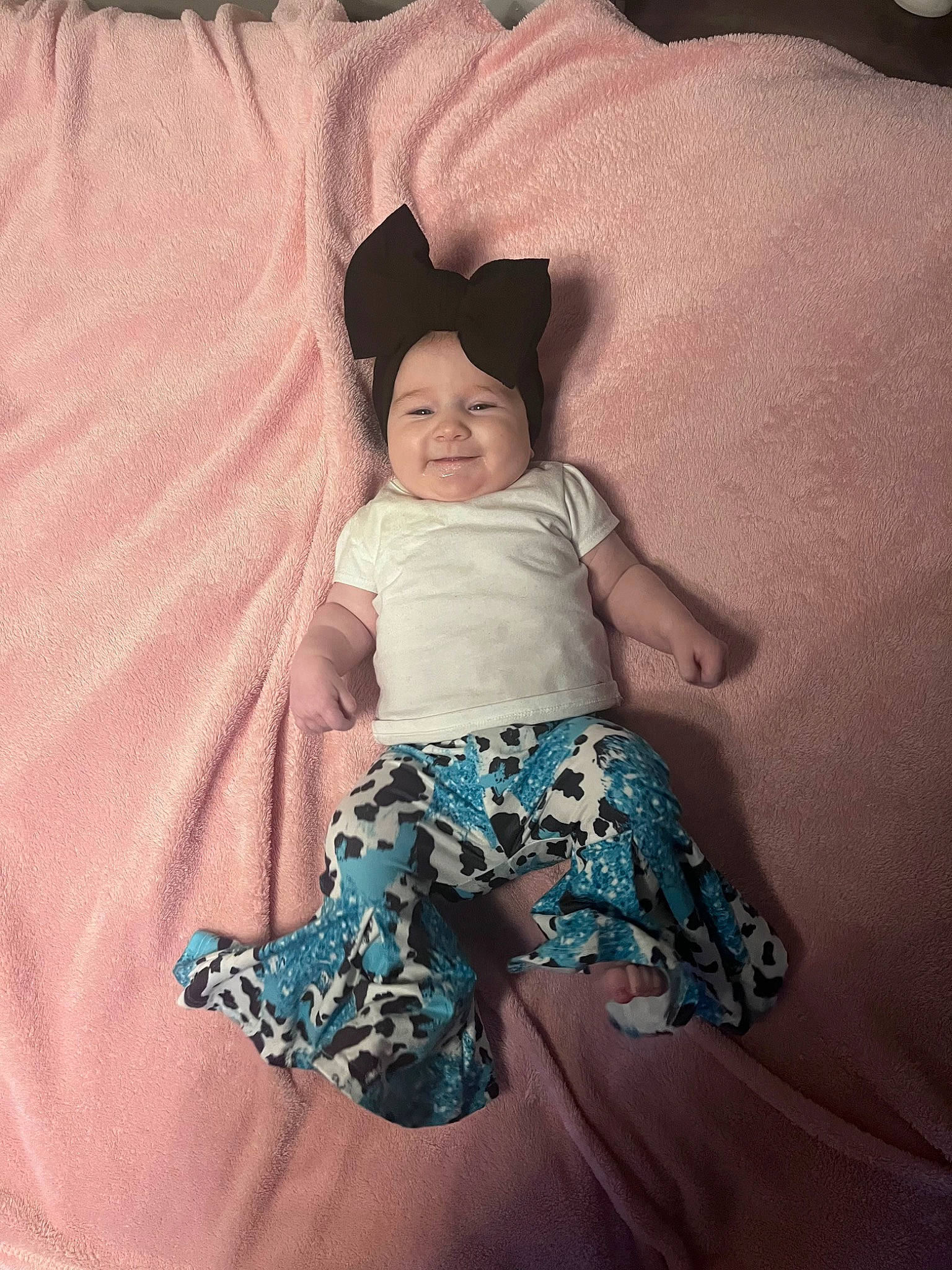 Aya is registered to the contest to win money with this photo: arm, baby, baby_toddler_clothing, comfort, eye, face, hair, happy, head, headwear, human_body, iris, joy, leg, person, pink, shorts, sleeve, t_shirt, textile