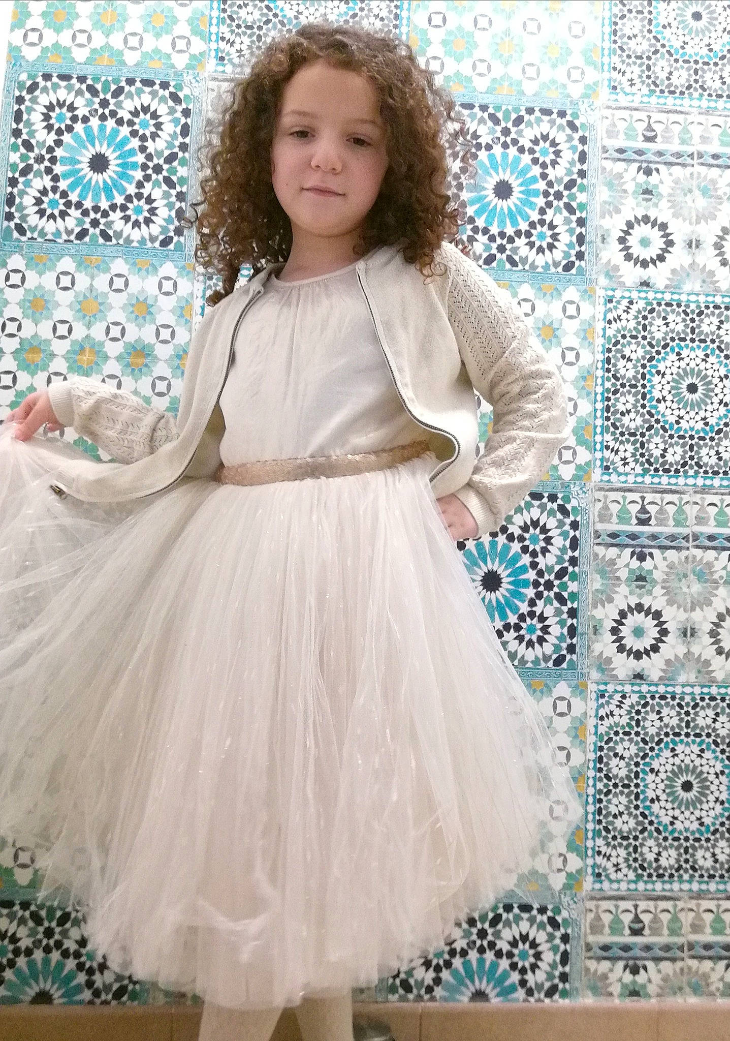 Lina a rejoint le concours — aidez-le/la à gagner de superbes lots ! aqua, baby_toddler_clothing, blue, clothing, costume, day_dress, dress, embellishment, fawn, floor, flooring, linens, one_piece_garment, pattern, person, pink, teal, textile, turquoise, visual_arts