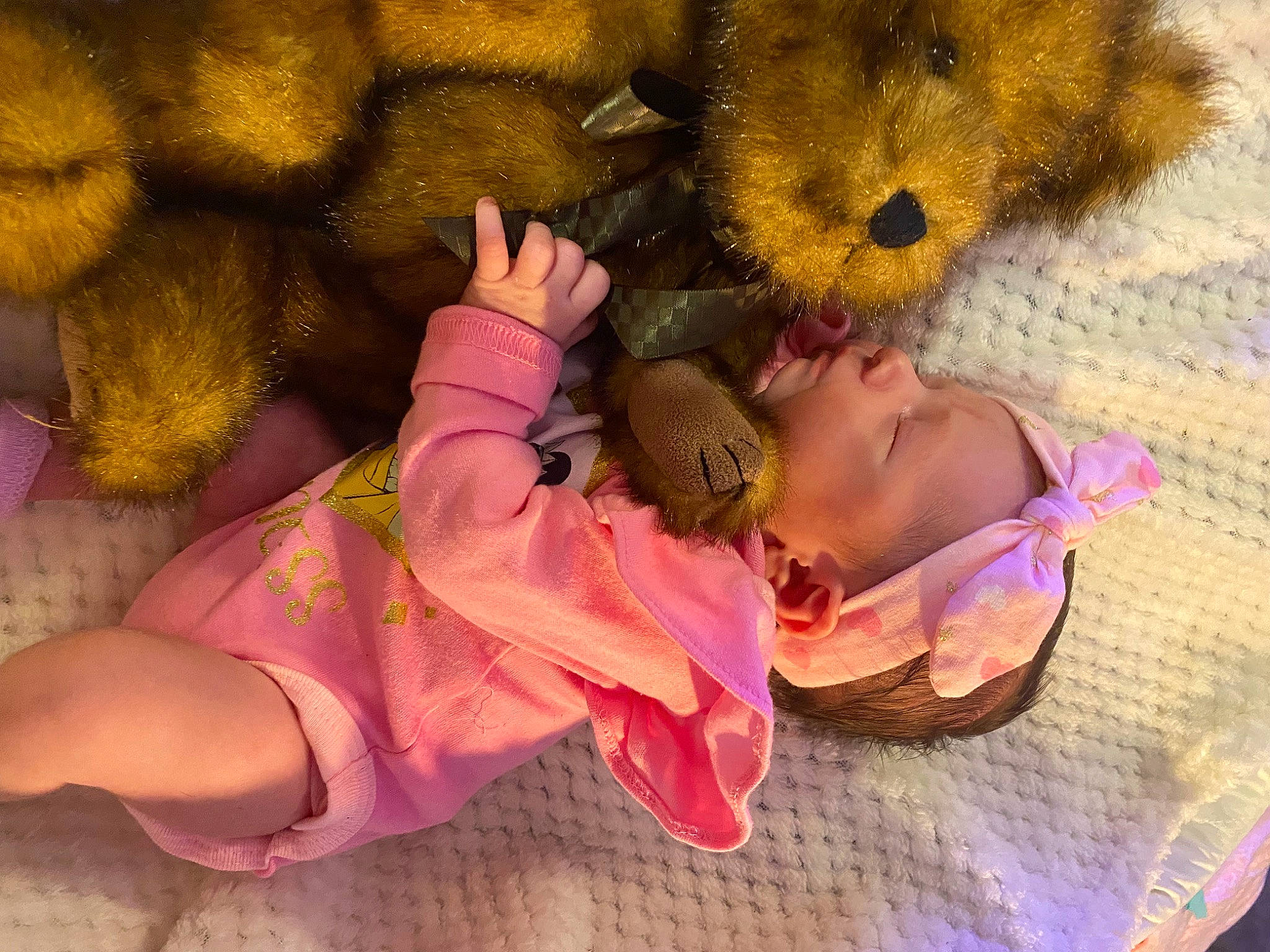 Elly is registered to the contest to win money with this photo: baby, baby_products, baby_toddler_clothing, child, comfort, foot, fun, fur, happy, leisure, person, pink, plush, skin, stuffed_toy, sunglasses, teddy_bear, toddler, toy, yellow