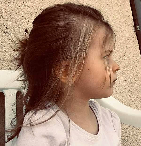 Pauline participe au concours pour gagner de l'argent avec cette photo : beauty, blond, brown_hair, cheek, chin, ear, eyebrow, face, forehead, hair, hair_coloring, hairstyle, head, jaw, joint, lip, long_hair, neck, nose, person