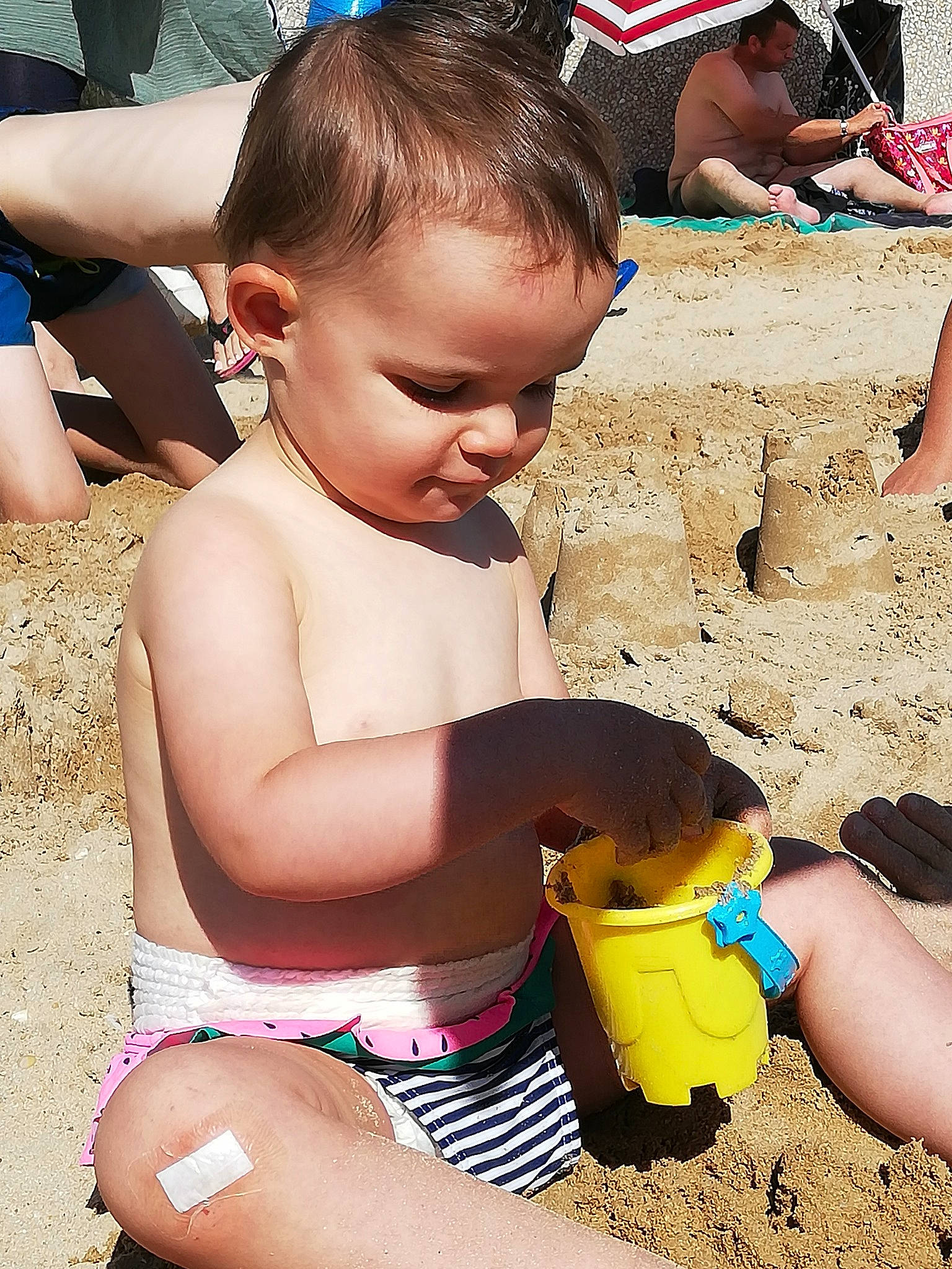 Maëlys a rejoint le concours — aidez-le/la à gagner de superbes lots ! child, fun, leg, nail, person, play, sand, summer, thigh, toddler, vacation