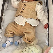 ïsaãc Demanne a rejoint le concours — aidez-le/la à gagner de superbes lots ! baby, sleeping, crib, stuffed_animal, bunny, soft_toys, clothing, vest, pants, socks, white_shirt, sleep, infant, cozy, bedding, cute, indoors, peaceful, child, nursery