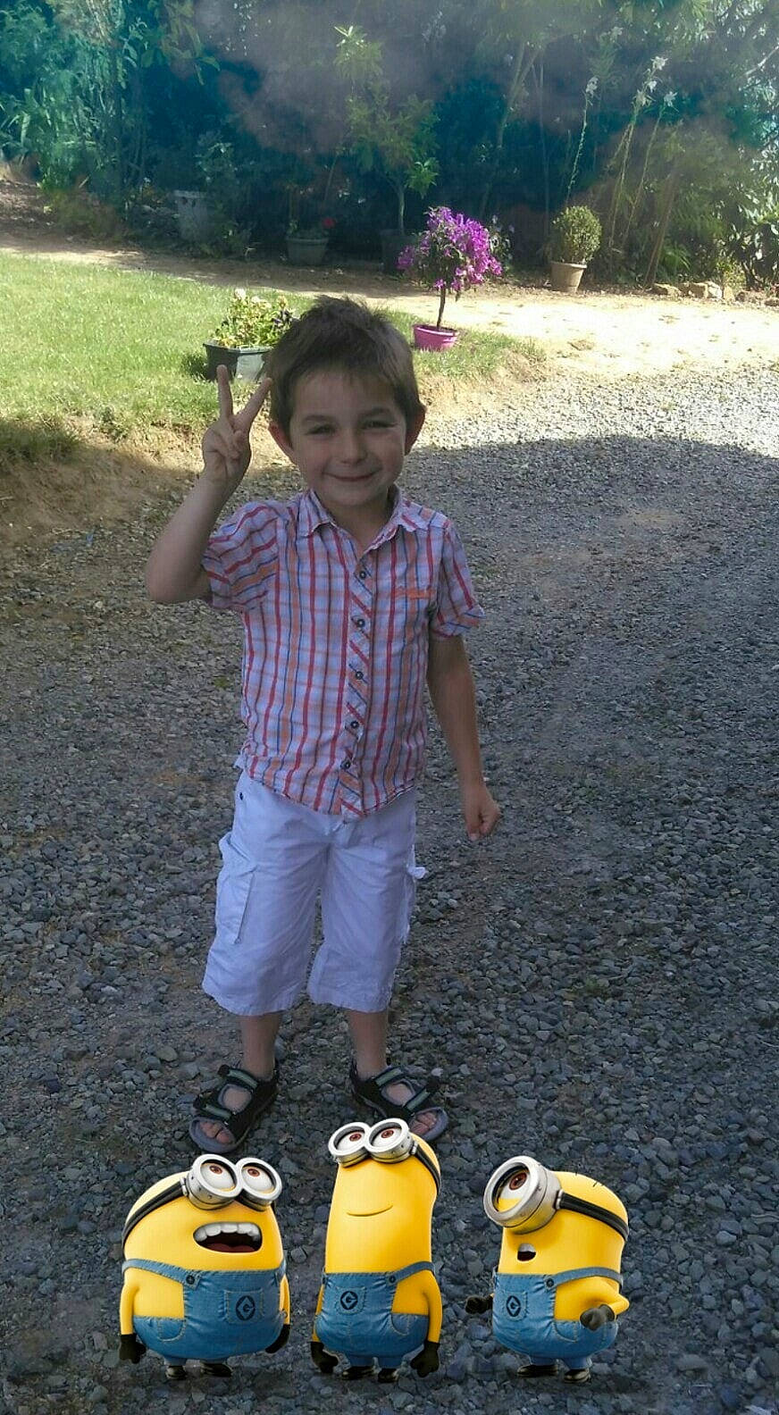 Gabin a rejoint le concours — aidez-le/la à gagner de superbes lots ! child, fun, grass, joy, person, play, smile, toddler, vacation, yellow