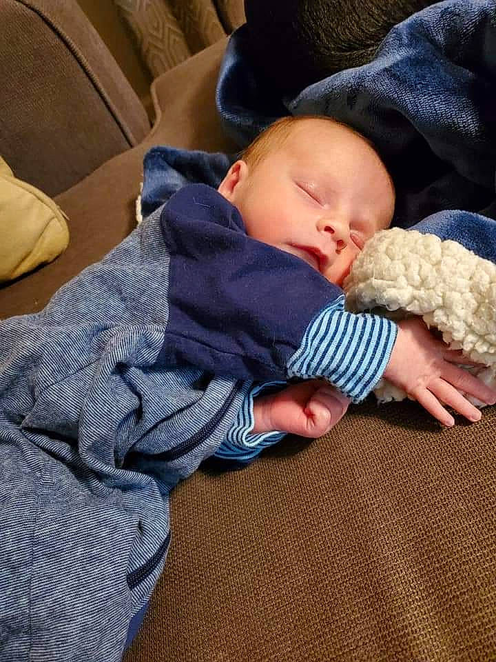 Lake is registered to the contest to win money with this photo: baby, baby_sleeping, baby_toddler_clothing, bedtime, child, comfort, human, nail, nap, person, pillow, sleep, slipcover, thread, toddler, wool