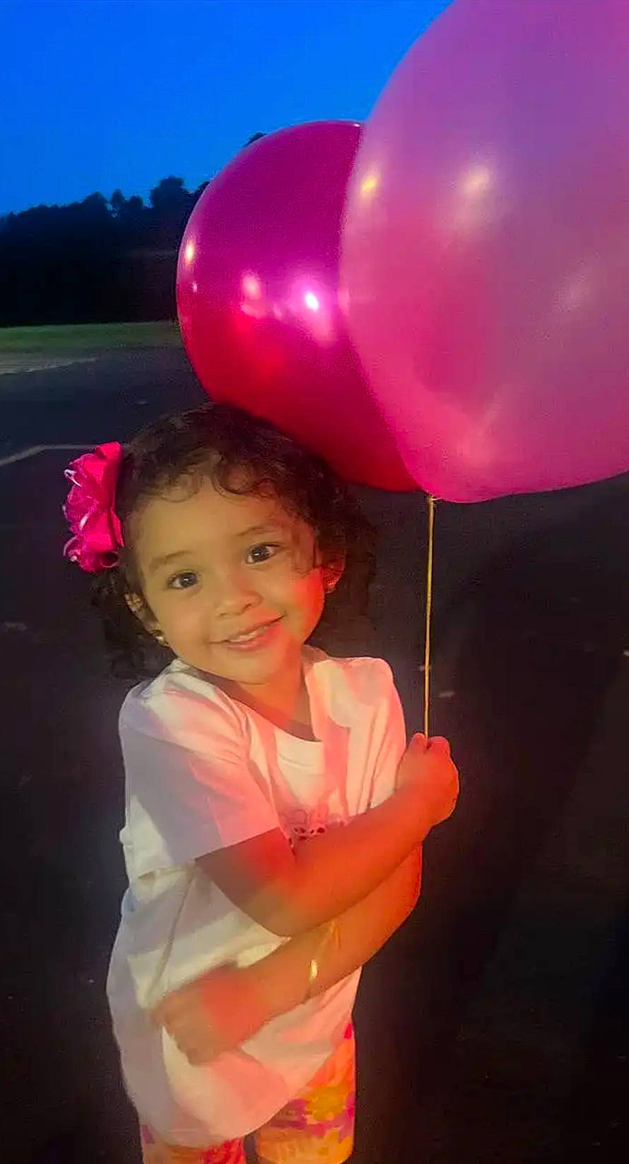 Natalia is registered to the contest to win money with this photo: balloon, dress, event, facial_expression, flash_photography, fun, gesture, happy, joy, leisure, light, lighting, magenta, organ, party_supply, person, pink, red, sky, smile