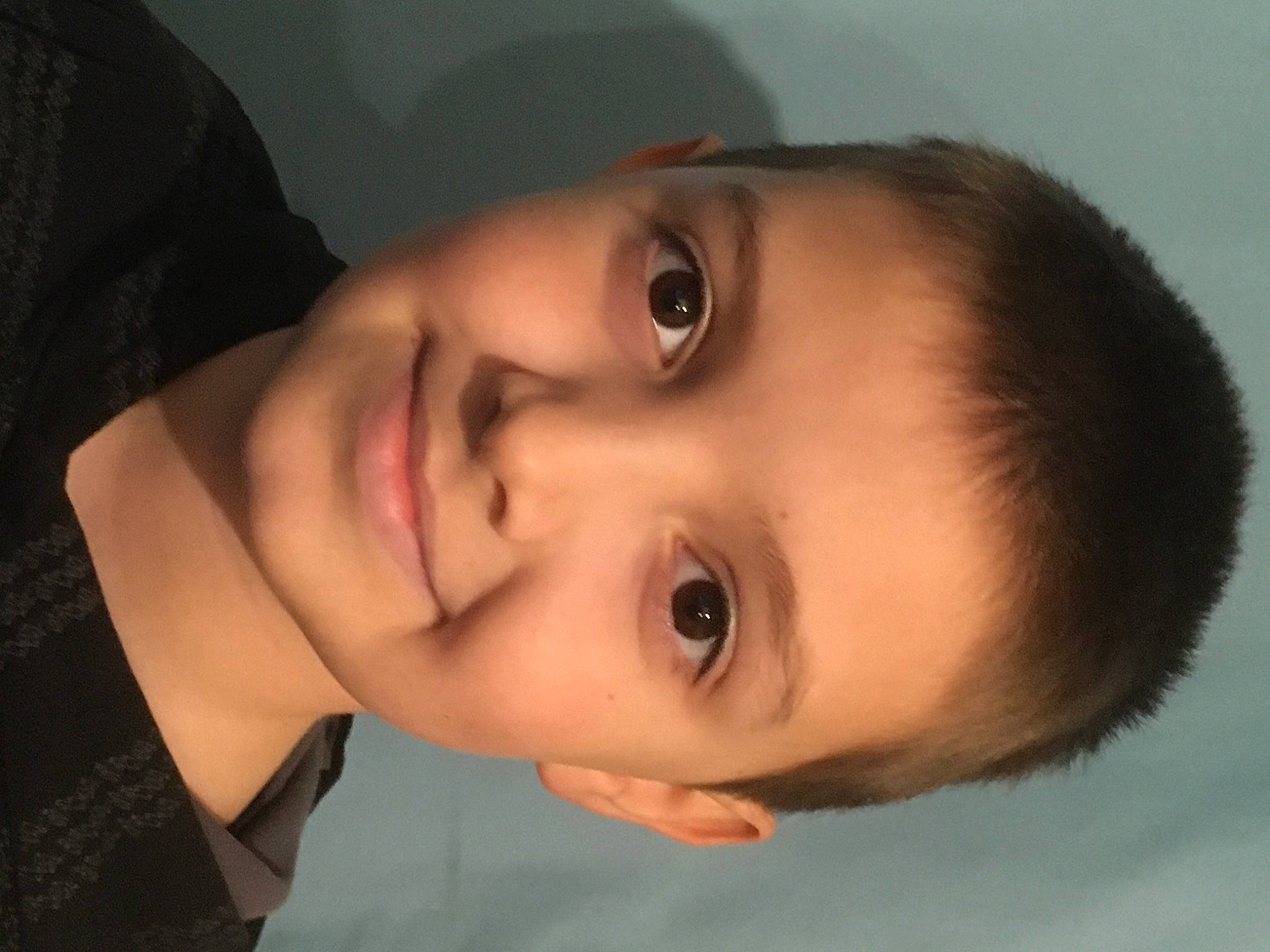 William participe au concours pour gagner de l'argent avec cette photo : black_hair, cheek, child, cool, ear, eyelash, flash_photography, forehead, fun, happy, iris, jaw, joy, lip, mouth, neck, nose, person, plant, skin