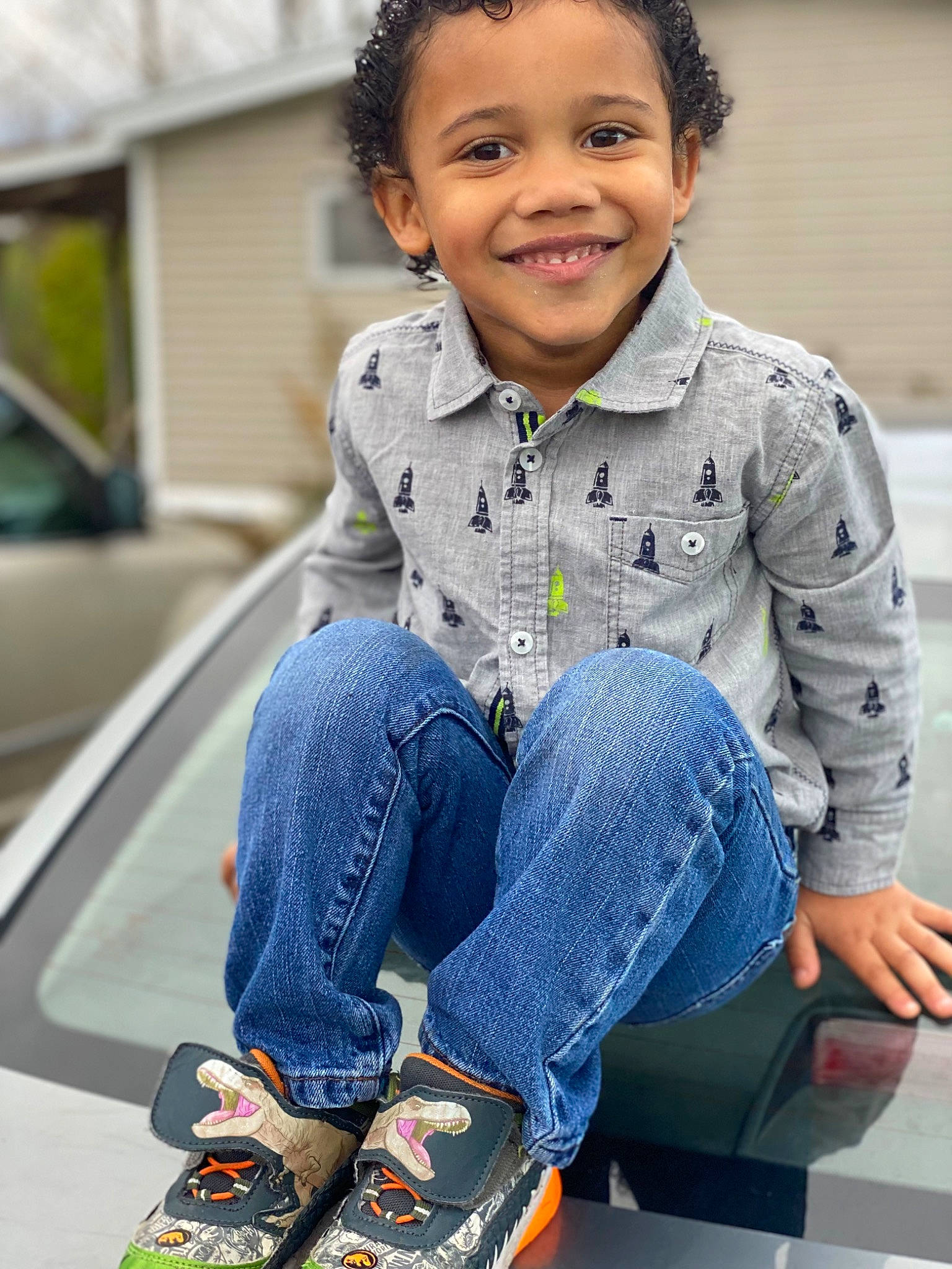 Matteo is registered to the contest to win money with this photo: beauty, cool, denim, electric_blue, face, flash_photography, hairstyle, happy, jeans, joy, leisure, person, photograph, shoe, skin, sleeve, smile, snapshot, sneakers, standing