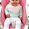 Lou a rejoint le concours — aidez-le/la à gagner de superbes lots ! baby, bib, booties, child, clothing, cute, furniture, happy, headband, high_chair, indoor, infant, pastel_colors, person, pink, plant, polka_dot, portrait, seated, smiling