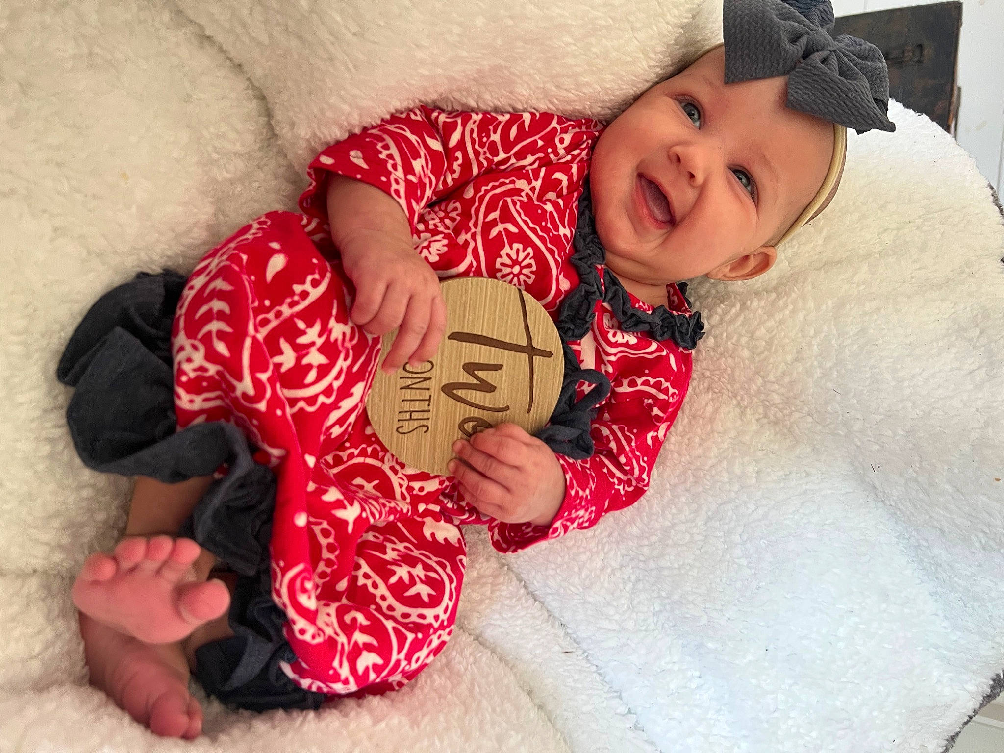 Memphys is registered to the contest to win money with this photo: baby, baby_sleeping, baby_toddler_clothing, cap, child, comfort, facial_expression, foot, fun, happy, human_leg, linens, pattern, person, room, sitting, skin, sleeve, smile, thigh