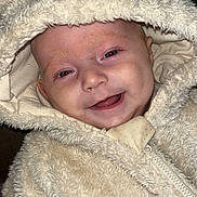 Ilona participe au concours pour gagner de l'argent avec cette photo : apparel, baby, babyhood, babywear, child, childhood, closeup, clothing, cozy, cute, face, fluffy, happy, hoodie, infant, person, portrait, smiling, soft, warm