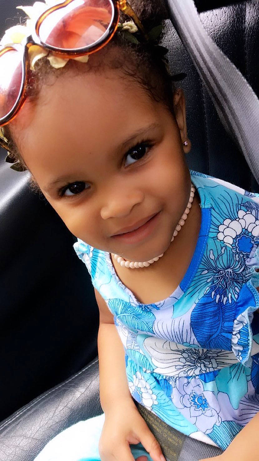 Azaria joined the competition — help win amazing prizes! blue, chin, eye, eyebrow, face, facial_expression, glasses, goggles, hair, hairstyle, head, joy, lip, mouth, organ, person, shoulder, skin, smile, sunglasses