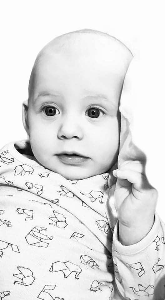 Emmanuel participe au concours pour gagner de l'argent avec cette photo : arm, baby, cheek, comfort, eye, eyebrow, finger, flash_photography, gesture, hairstyle, happy, human_body, iris, lip, neck, nose, person, skin, sleeve, style