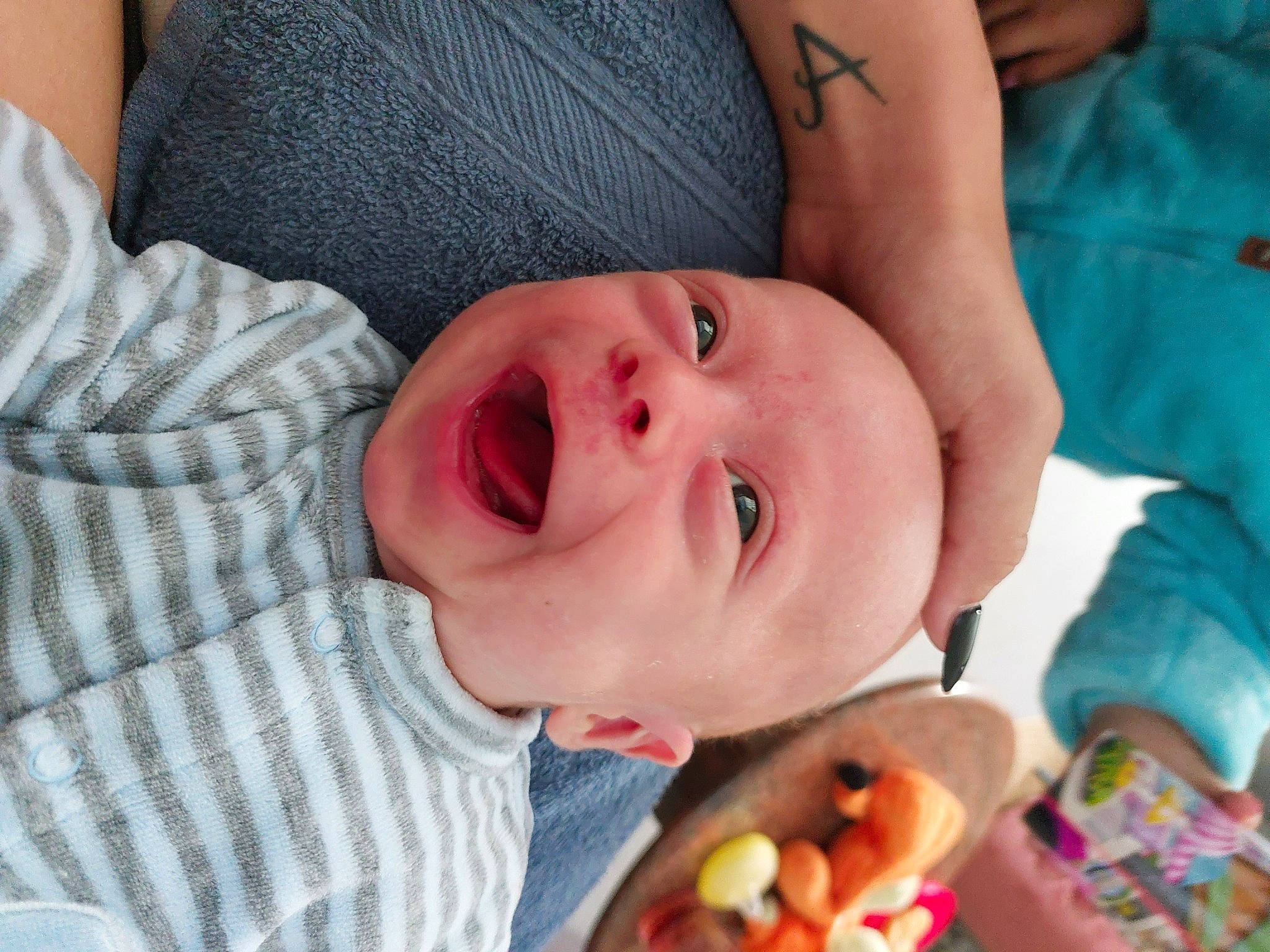 Timaé participe au concours pour gagner de l'argent avec cette photo : baby, baby_products, baby_toddler_clothing, cheek, child, comfort, eye, eyelash, fun, happy, hat, head, lip, mouth, nose, person, plant, skin, smile, toddler