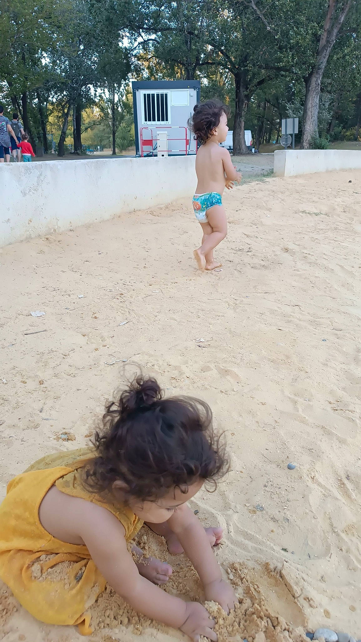 Asma a rejoint le concours — aidez-le/la à gagner de superbes lots ! barefoot, beach, black_hair, brassiere, event, foot, fun, happy, human_leg, leisure, people_on_beach, person, photograph, sand, summer, swimsuit_top, swimwear, thigh, travel, tree