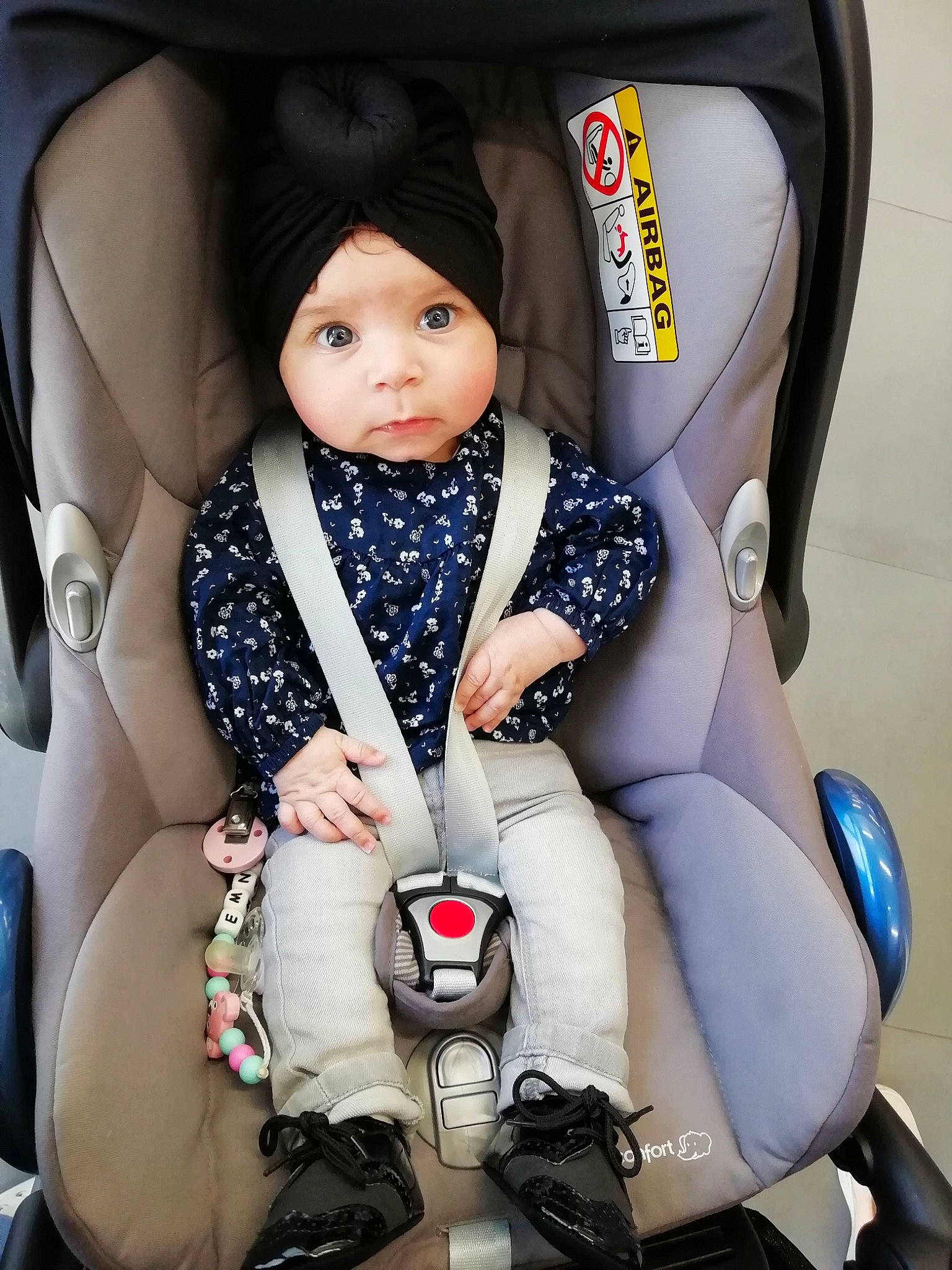 Emna participe au concours pour gagner de l'argent avec cette photo : baby, baby_carriage, baby_in_car_seat, baby_products, car_seat, child, person, product, seat_belt, toddler, toy