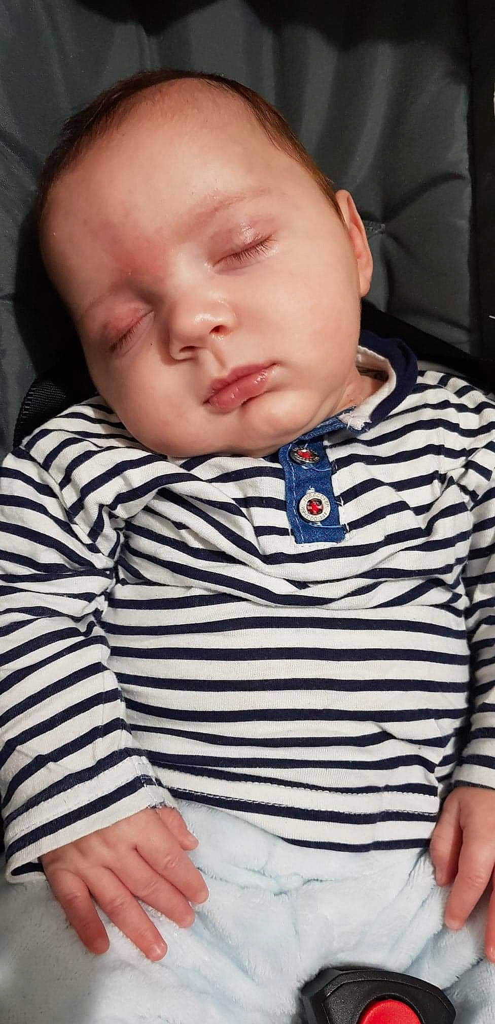 Natéo participe au concours pour gagner de l'argent avec cette photo : boy, cheek, child, cool, day, eye, face, facial_expression, fun, head, infant, mouth, nose, organ, person, product, sitting, skin, smile, toddler