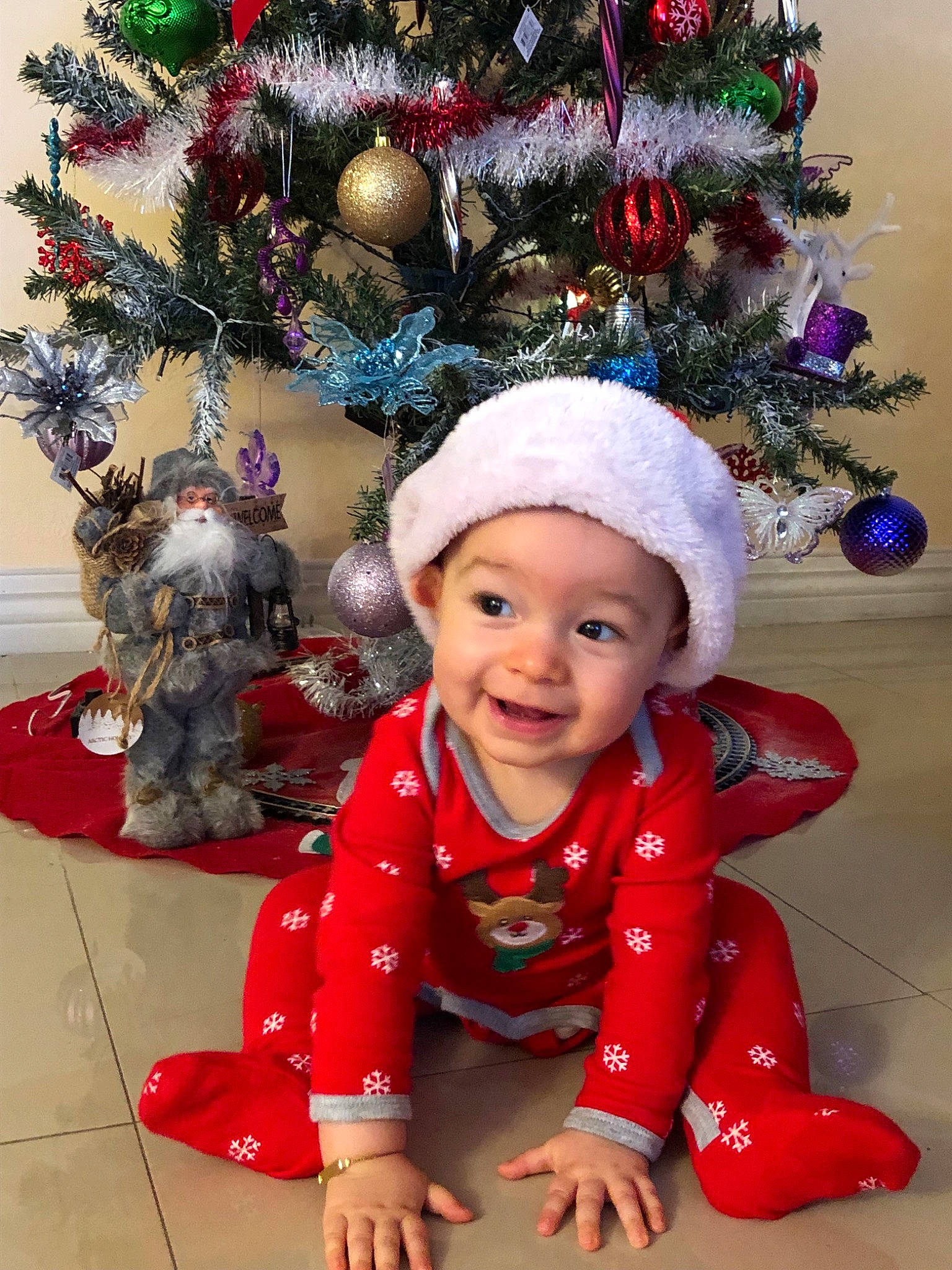 Iker is registered to the contest to win money with this photo: child, christmas, christmas_decoration, christmas_ornament, christmas_tree, event, girl, headgear, headwear, holiday, infant, person, smile, toddler