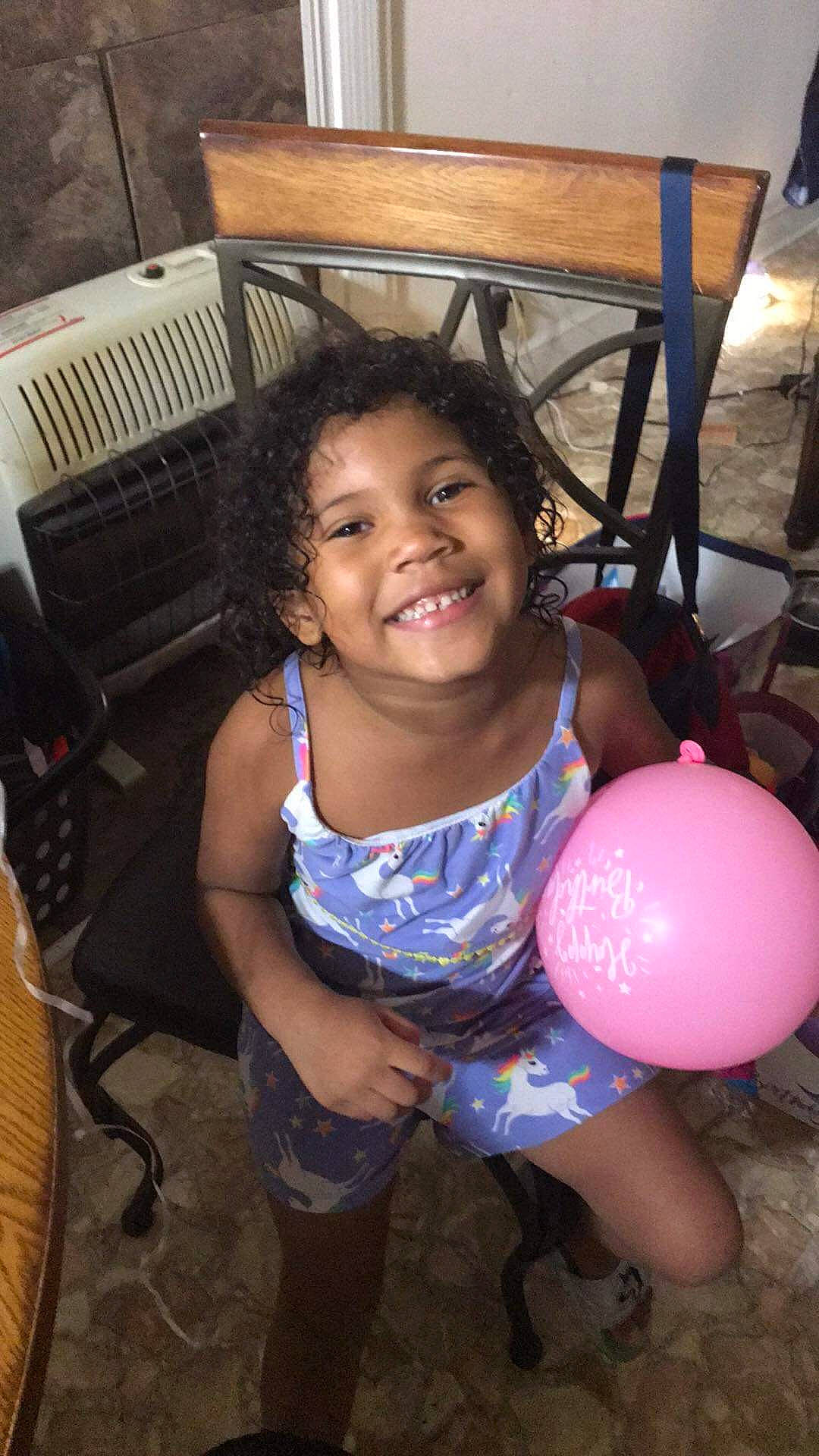 Kaydence is registered to the contest to win money with this photo: balloon, beauty, chair, child, facial_expression, fun, hairstyle, happy, human, human_body, joy, leg, leisure, mammal, person, shorts, skin, smile, summer, thigh