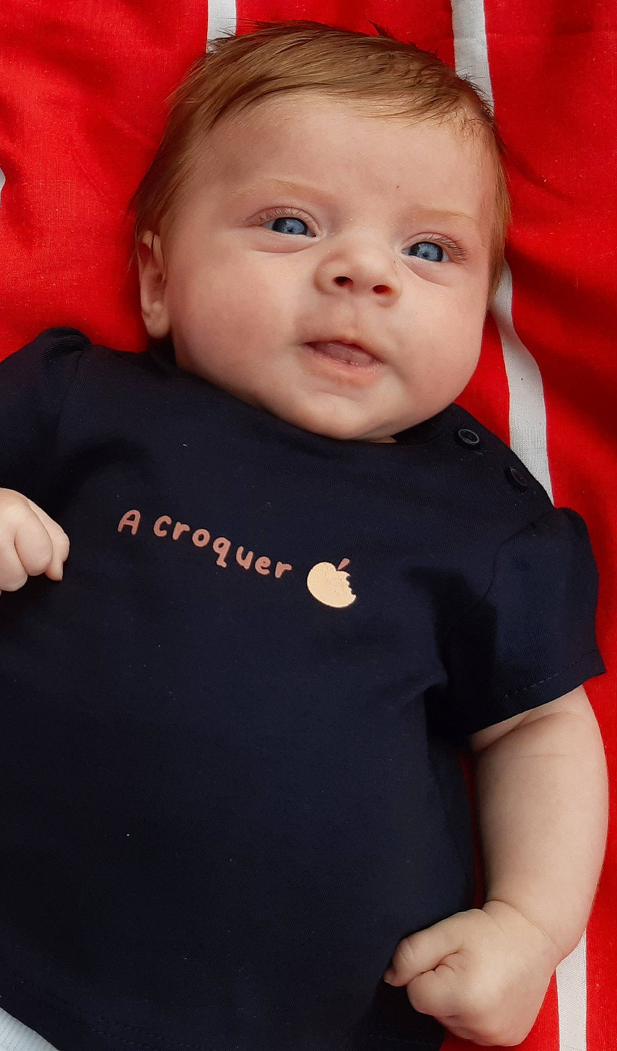 Ava participe au concours pour gagner de l'argent avec cette photo : baby, baby_toddler_clothing, cheek, child, chin, eye, eyebrow, face, flash_photography, happy, iris, lip, neck, nose, person, red, skin, sleeve, smile, t_shirt