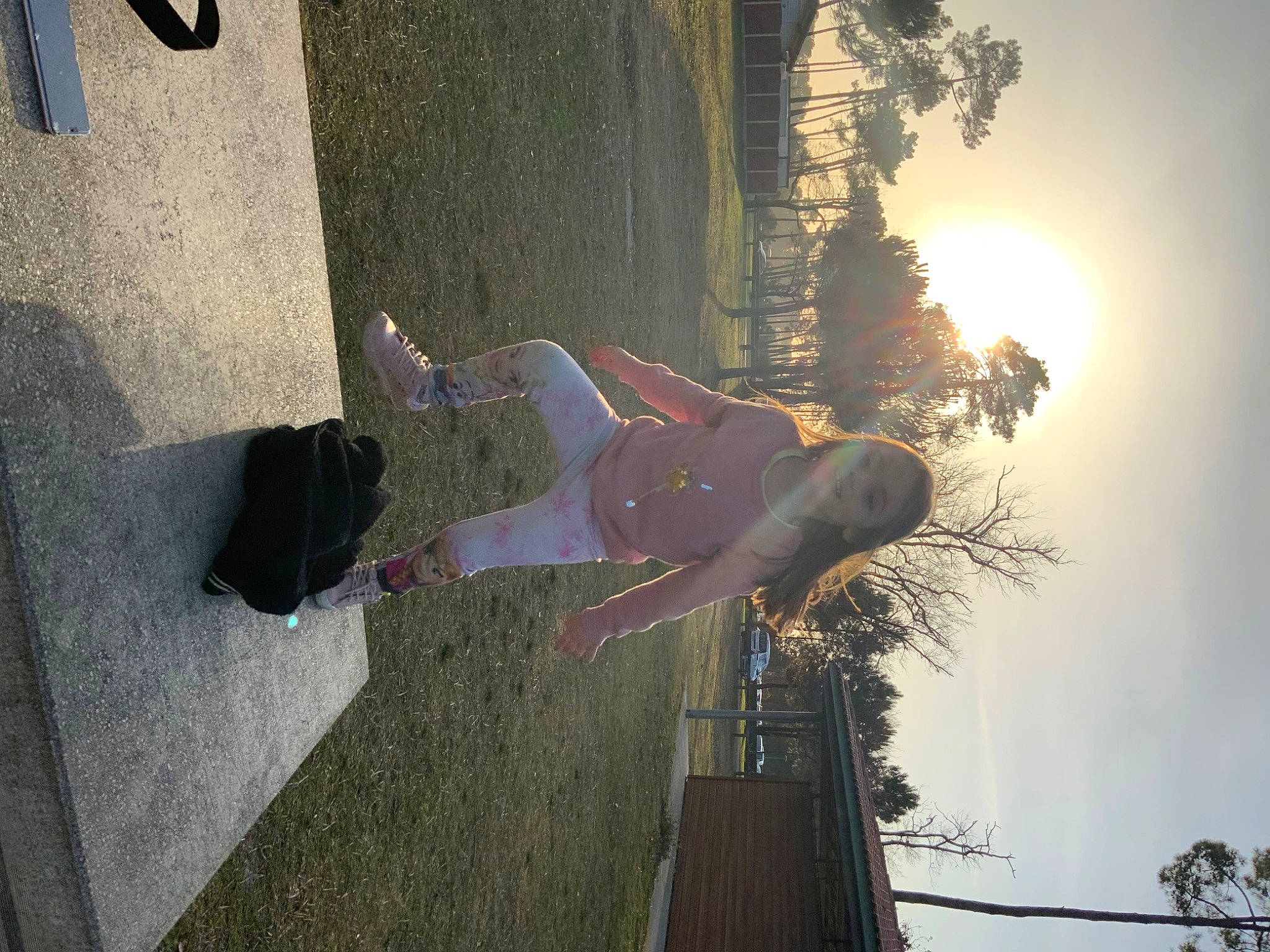 Edith participe au concours pour gagner de l'argent avec cette photo : backlighting, beauty, concrete, daytime, flash_photography, fun, grass, happy, heat, landscape, leisure, lens_flare, lighting, person, plant, shadow, sky, tints_and_shades, tree, woody_plant
