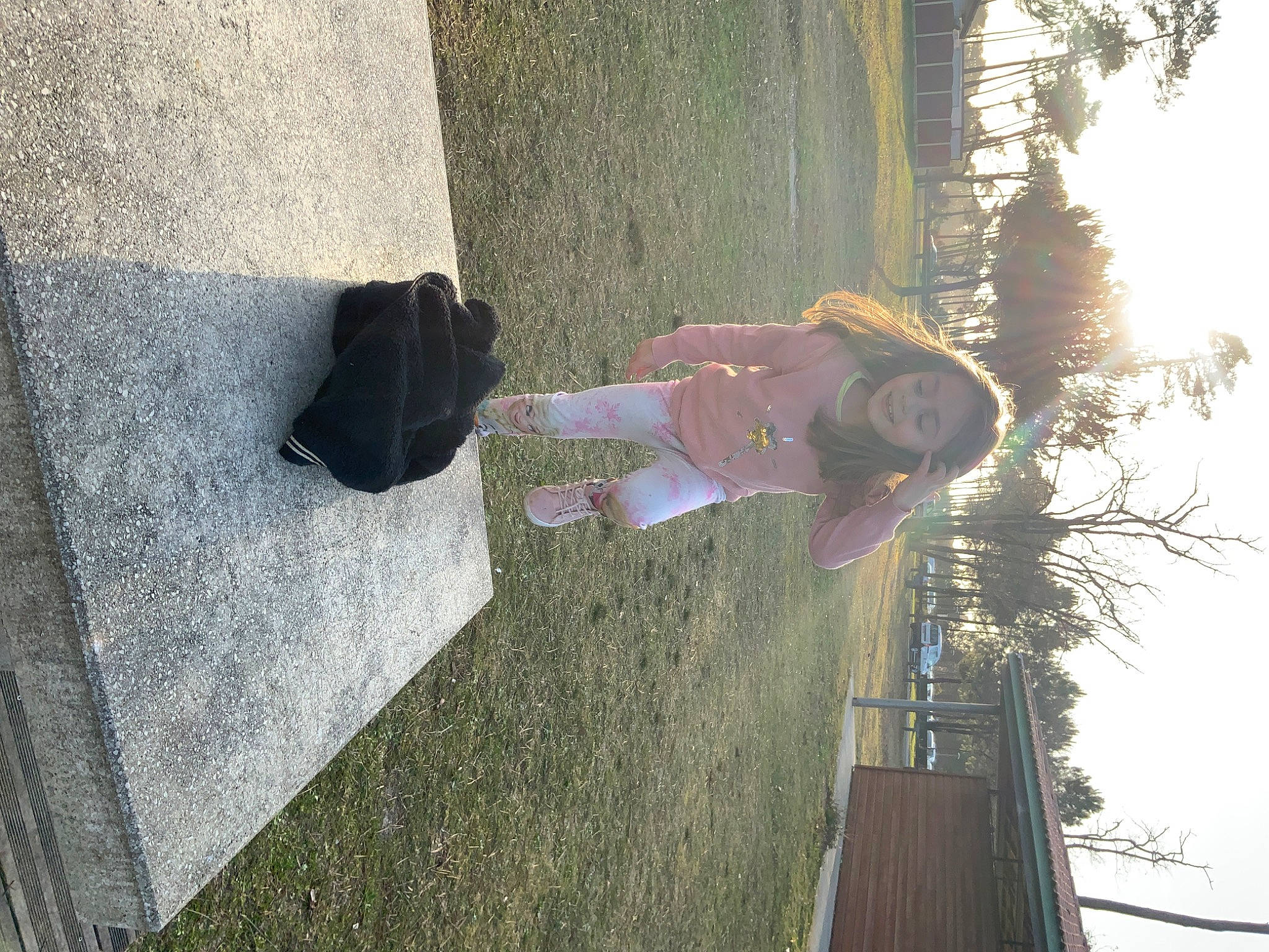 Edith participe au concours pour gagner de l'argent avec cette photo : concrete, fun, grass, house, joy, landscape, leisure, person, plant, reflection, shadow, sky, stairs, tints_and_shades, tree, wood