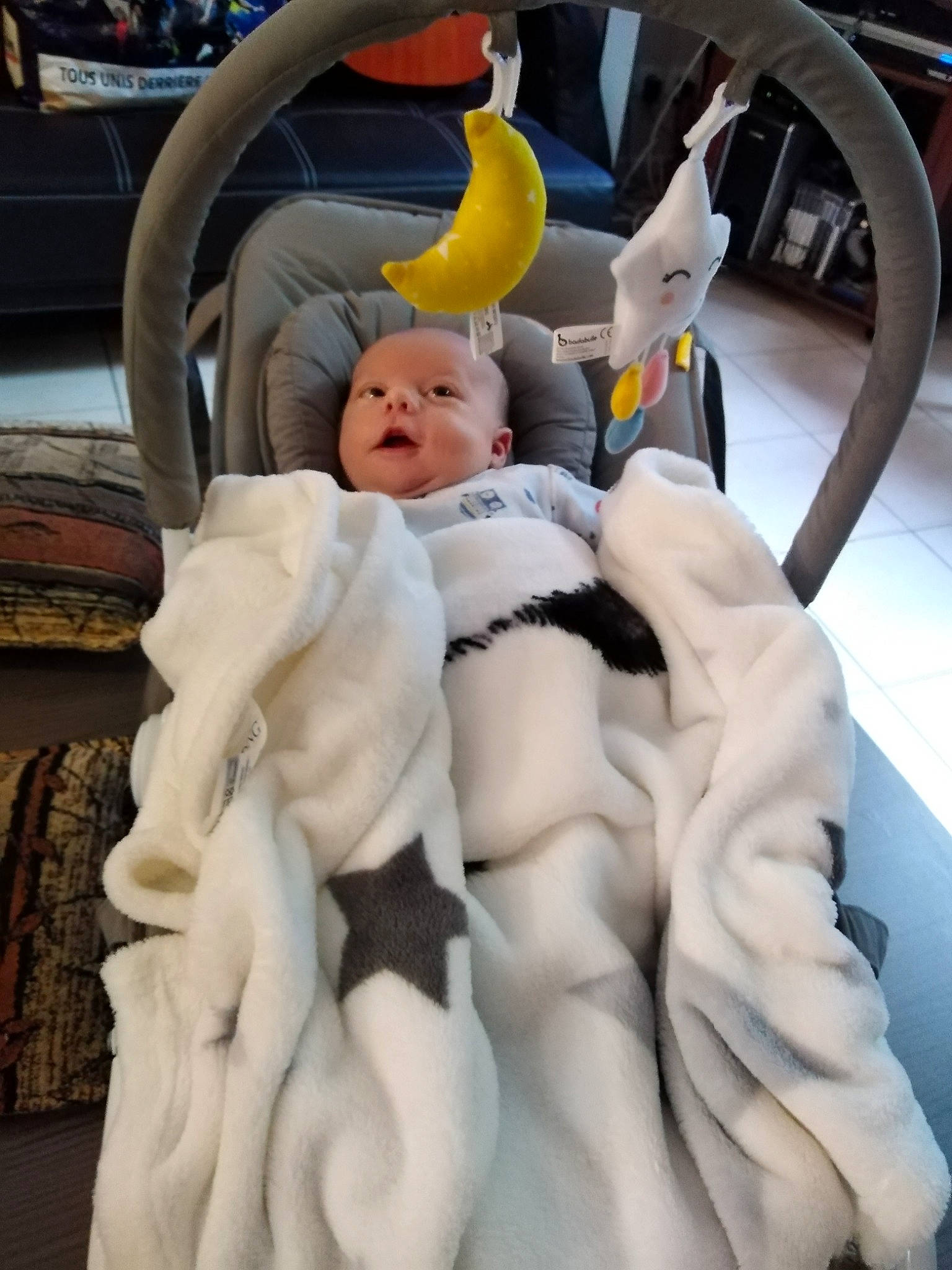 Mattyas a rejoint le concours — aidez-le/la à gagner de superbes lots ! abdomen, automotive_design, baby, baby_products, car_seat, chest, child, comfort, costume, event, fictional_character, fun, leisure, person, personal_protective_equipment, recreation, statue, steering_wheel, stuffed_toy, toddler