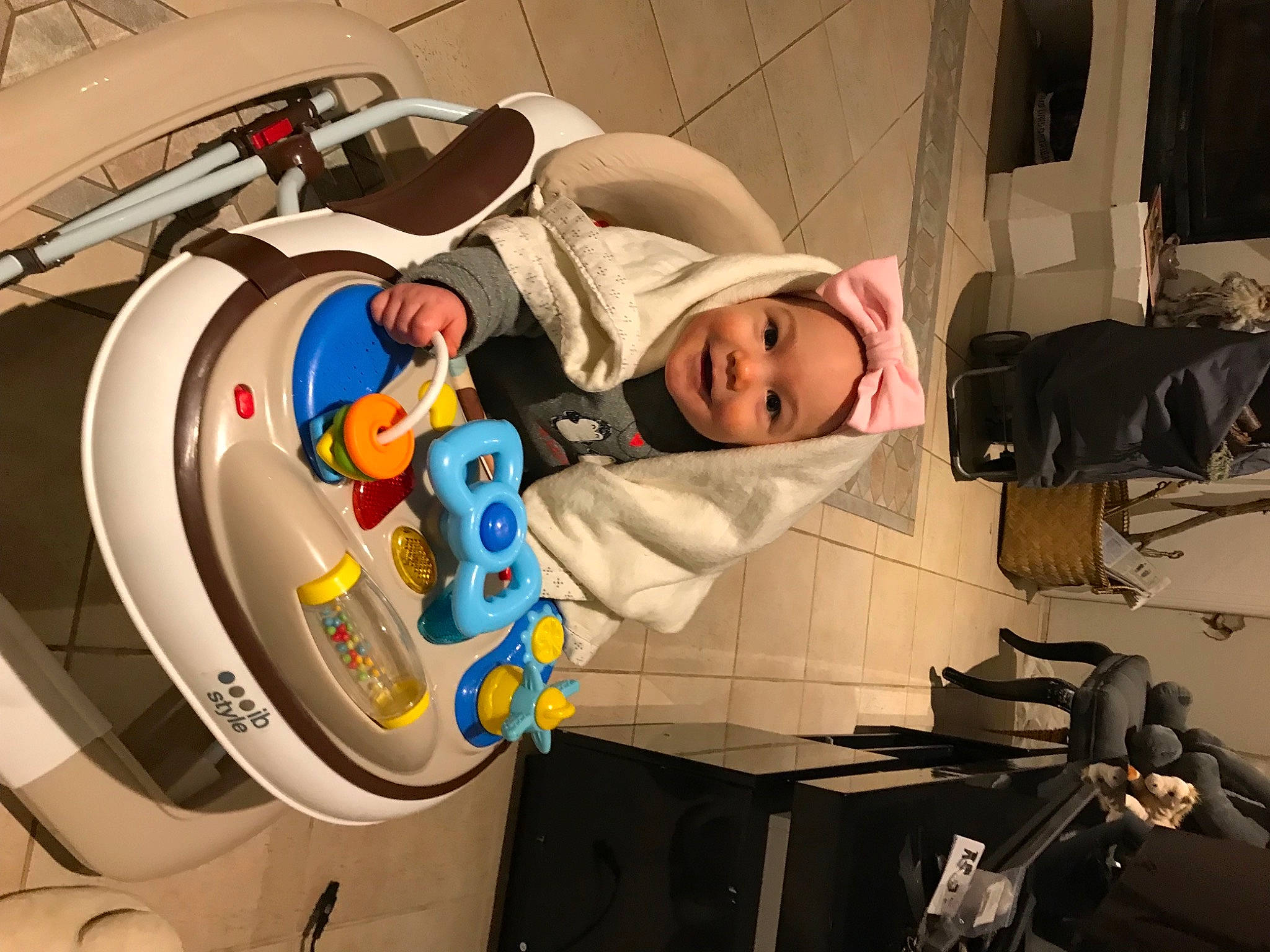 Laïna a rejoint le concours — aidez-le/la à gagner de superbes lots ! baby, baby_products, baby_safety, baby_toddler_clothing, child, comfort, eye, headwear, joy, machine, person, plastic, product, service, toddler