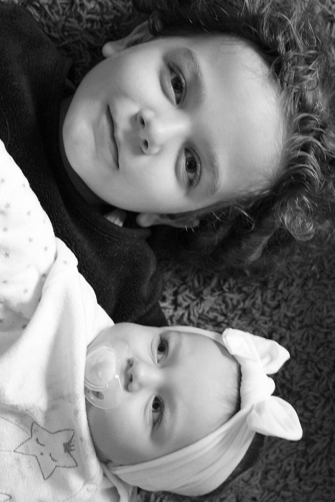 Nino participe au concours pour gagner de l'argent avec cette photo : black, black_and_white, cheek, chin, eye, eyebrow, face, facial_expression, flash_photography, head, headwear, human, iris, lip, mouth, nose, organ, person, photograph, skin