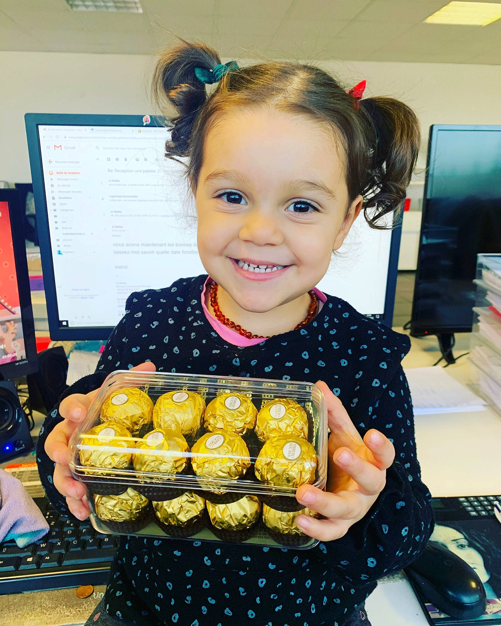 Emna a rejoint le concours — aidez-le/la à gagner de superbes lots ! appetizer, child, comfort_food, cuisine, dish, food, fruit, joy, person, side_dish