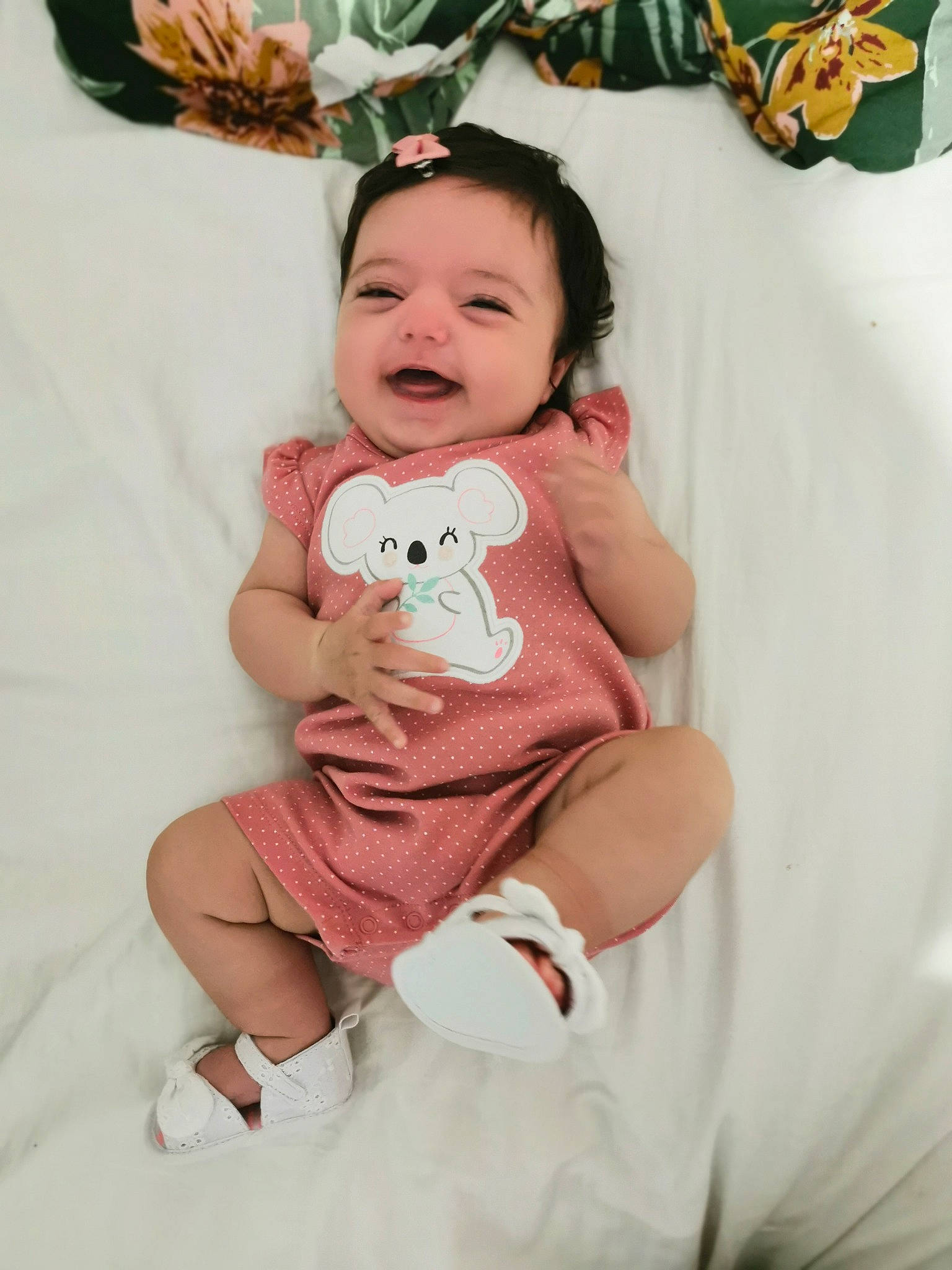 Beatriz a rejoint le concours — aidez-le/la à gagner de superbes lots ! baby, baby_toddler_clothing, child, costume, event, flash_photography, fun, happy, linens, pattern, person, pink, sitting, skin, sleeve, smile, sun_hat, t_shirt, textile, toddler