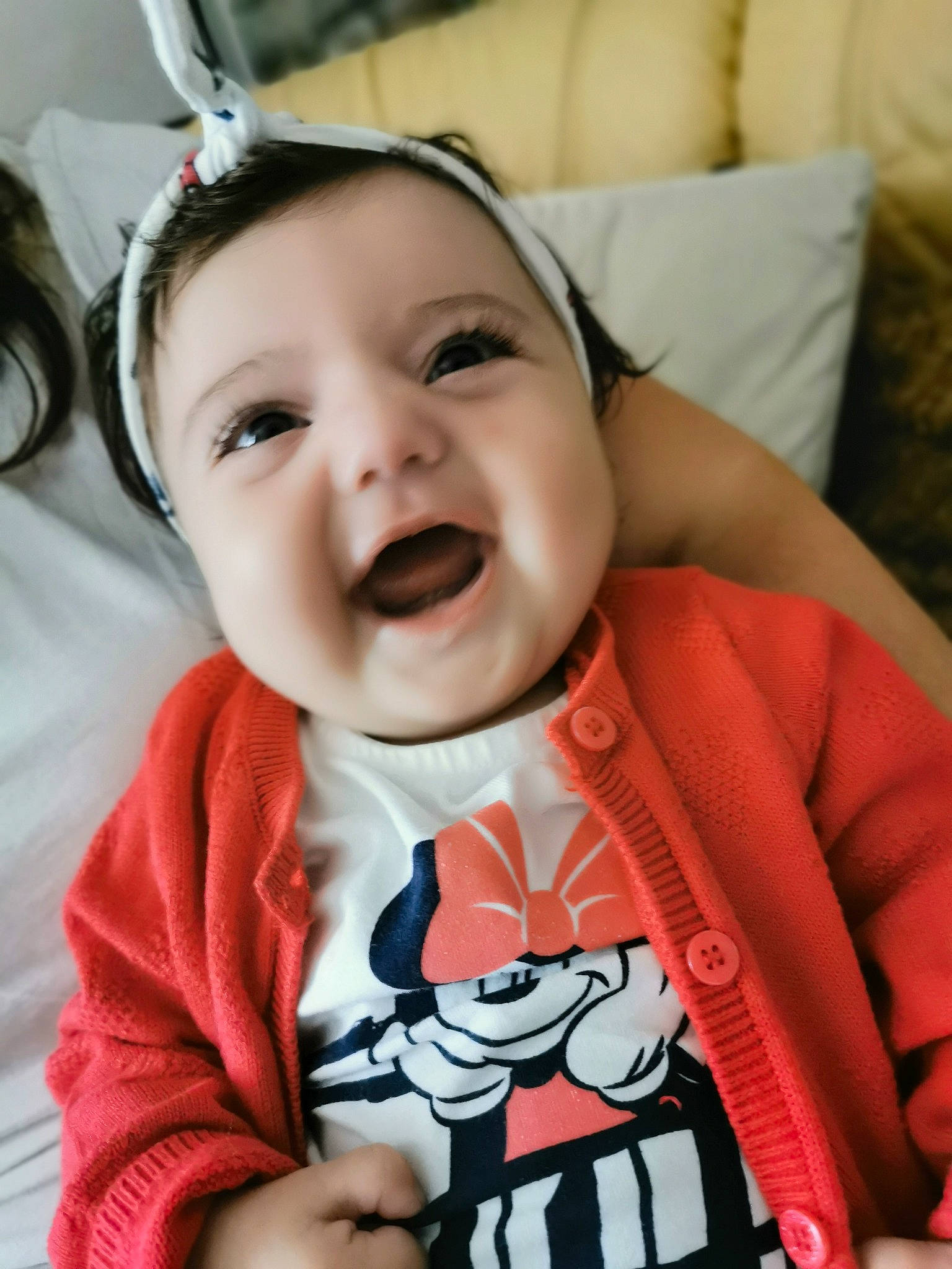 Beatriz participe au concours pour gagner de l'argent avec cette photo : baby_toddler_clothing, cheek, chin, eye, eyebrow, face, facial_expression, hairstyle, head, human, lip, mouth, neck, nose, organ, person, skin, sleeve, smile, textile