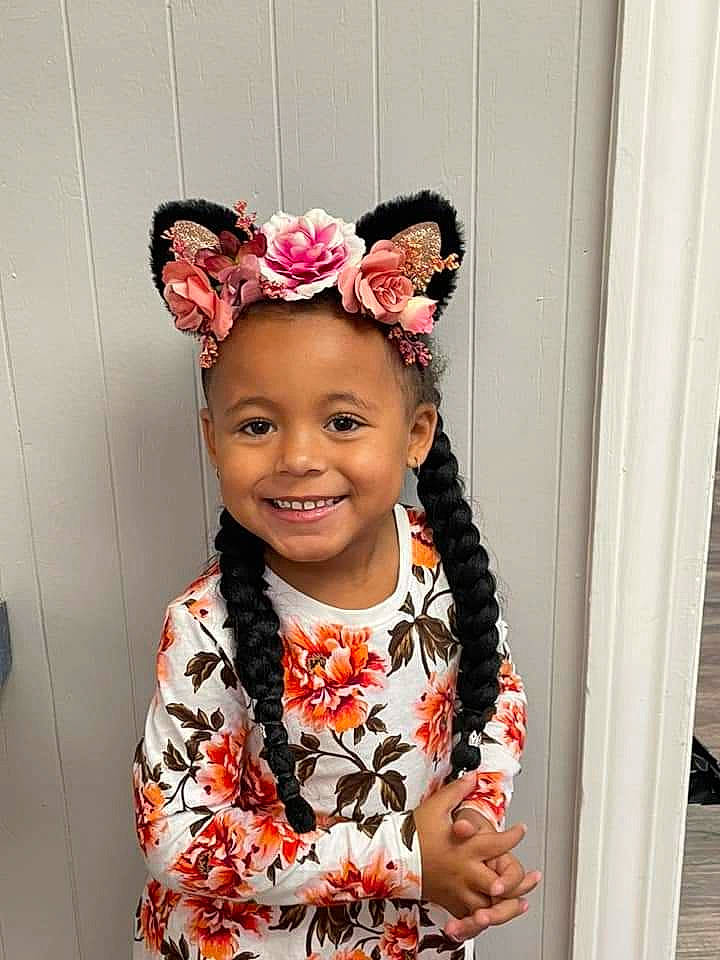 Laina is registered to the contest to win money with this photo: baby_toddler_clothing, child, eye, eyelash, facial_expression, fashion_accessory, hair, hair_accessory, happy, head, headband, headpiece, jewellery, joy, magenta, neck, pattern, person, pink, sleeve