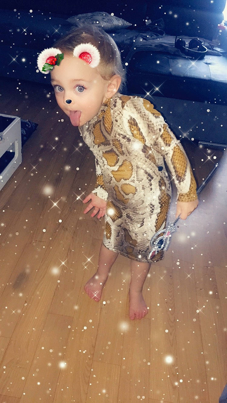 Sianna participe au concours pour gagner de l'argent avec cette photo : art, child, fawn, fun, illustration, person, space