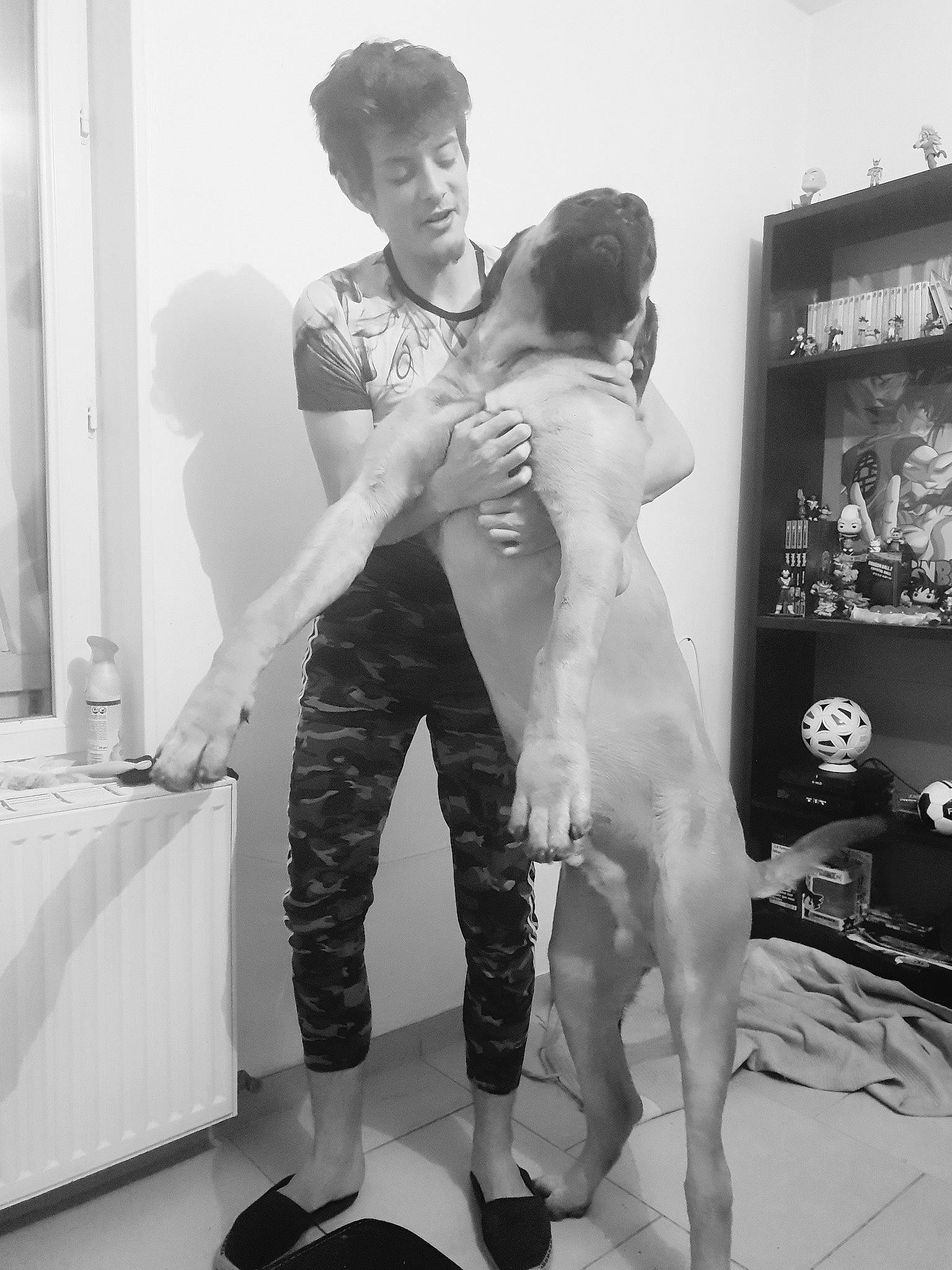 Oozaru a rejoint le concours — aidez-le/la à gagner de superbes lots ! black, black_and_white, family, fun, girl, human, joint, male, mammal, monochrome, monochrome_photography, muscle, person, photo_shoot, photograph, photography, shoulder, snapshot, standing, white