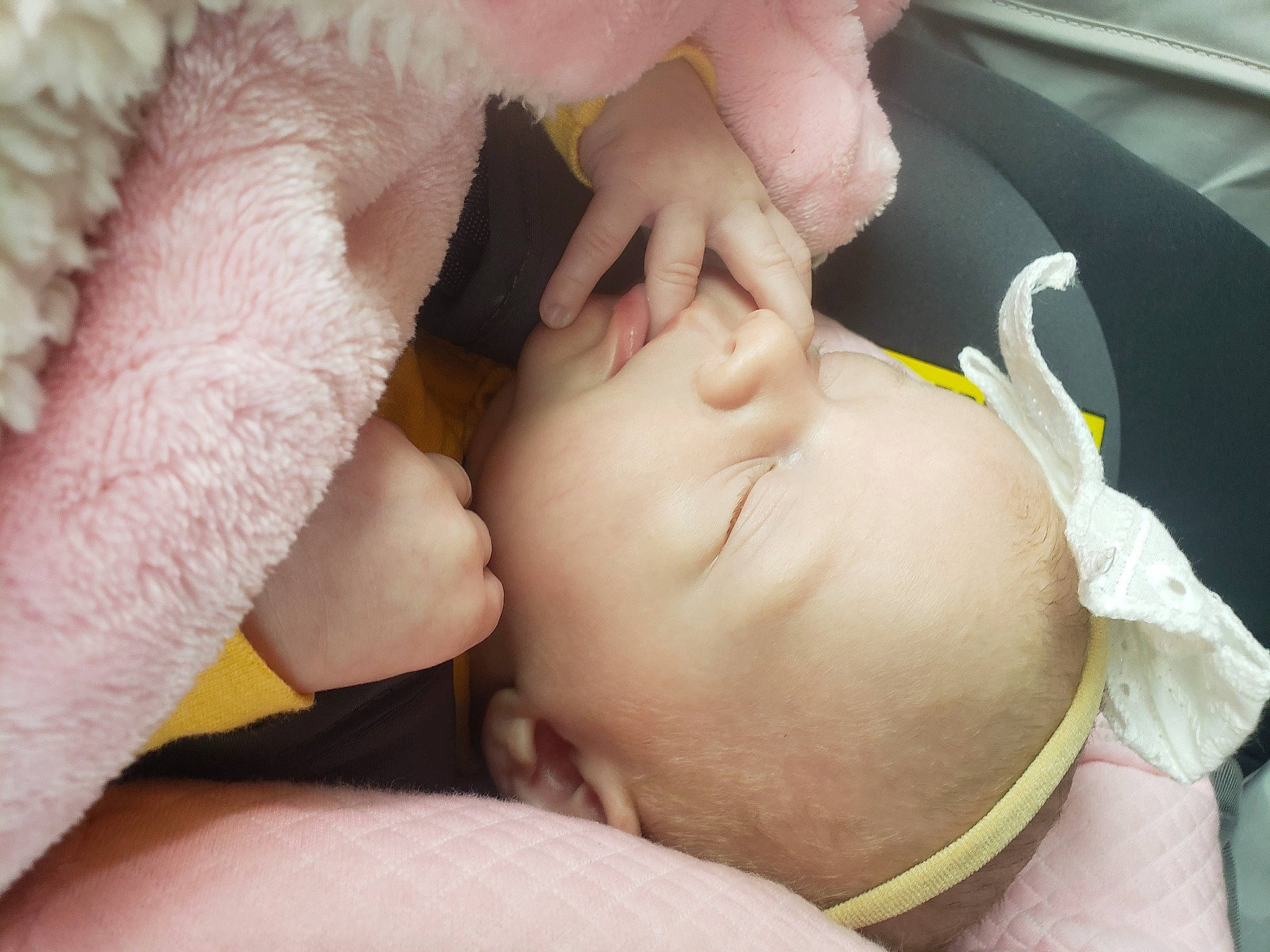 Trystin is registered to the contest to win money with this photo: arm, cheek, chin, comfort, ear, eye, eyebrow, eyelash, hair, hand, head, human_body, lip, mouth, muscle, neck, nose, person, product, skin