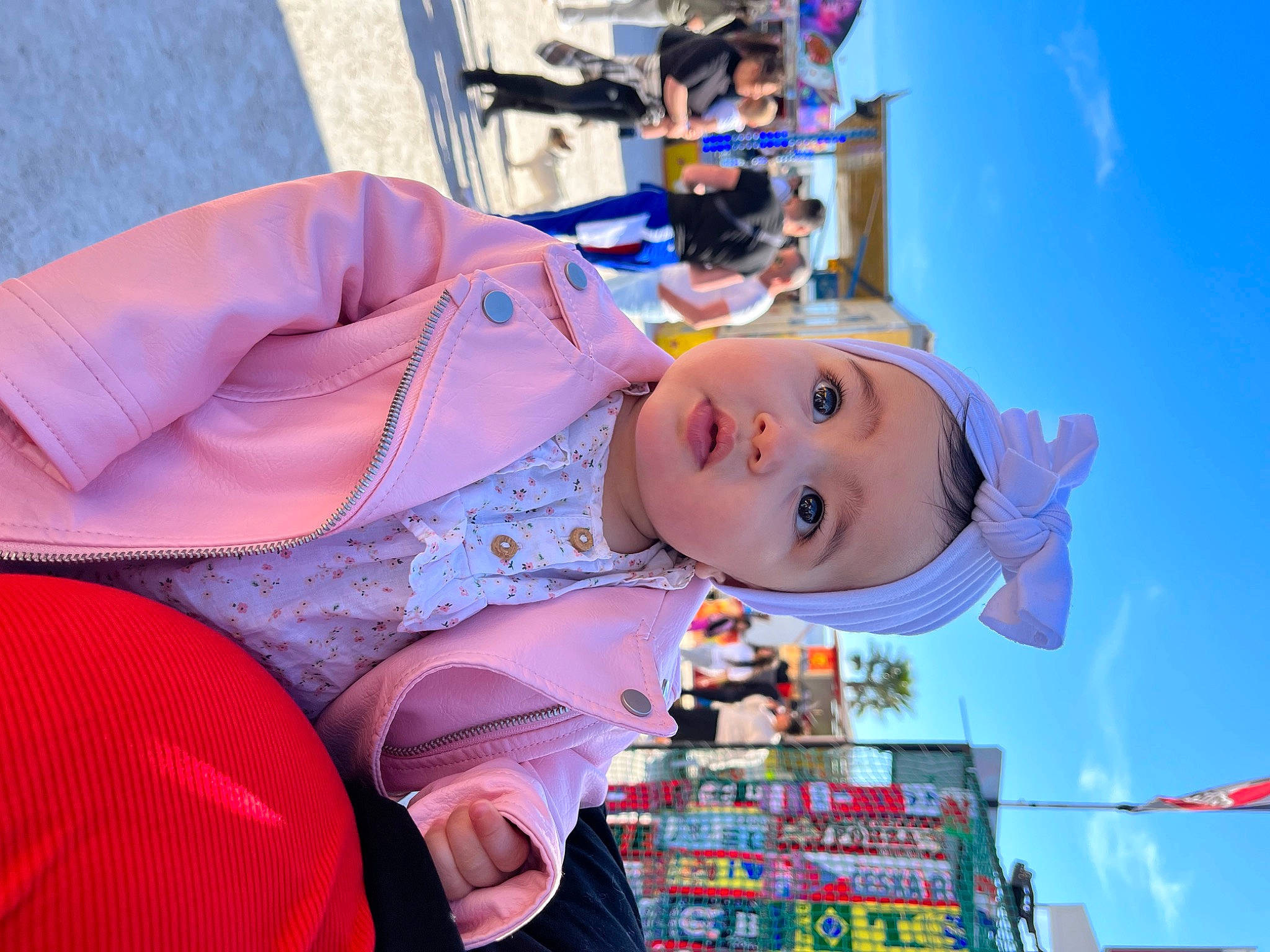 Kamila participe au concours pour gagner de l'argent avec cette photo : baby, baby_products, child, electric_blue, event, fun, happy, hat, headwear, leisure, magenta, person, pink, purple, recreation, retail, sky, smile, surprise, toddler