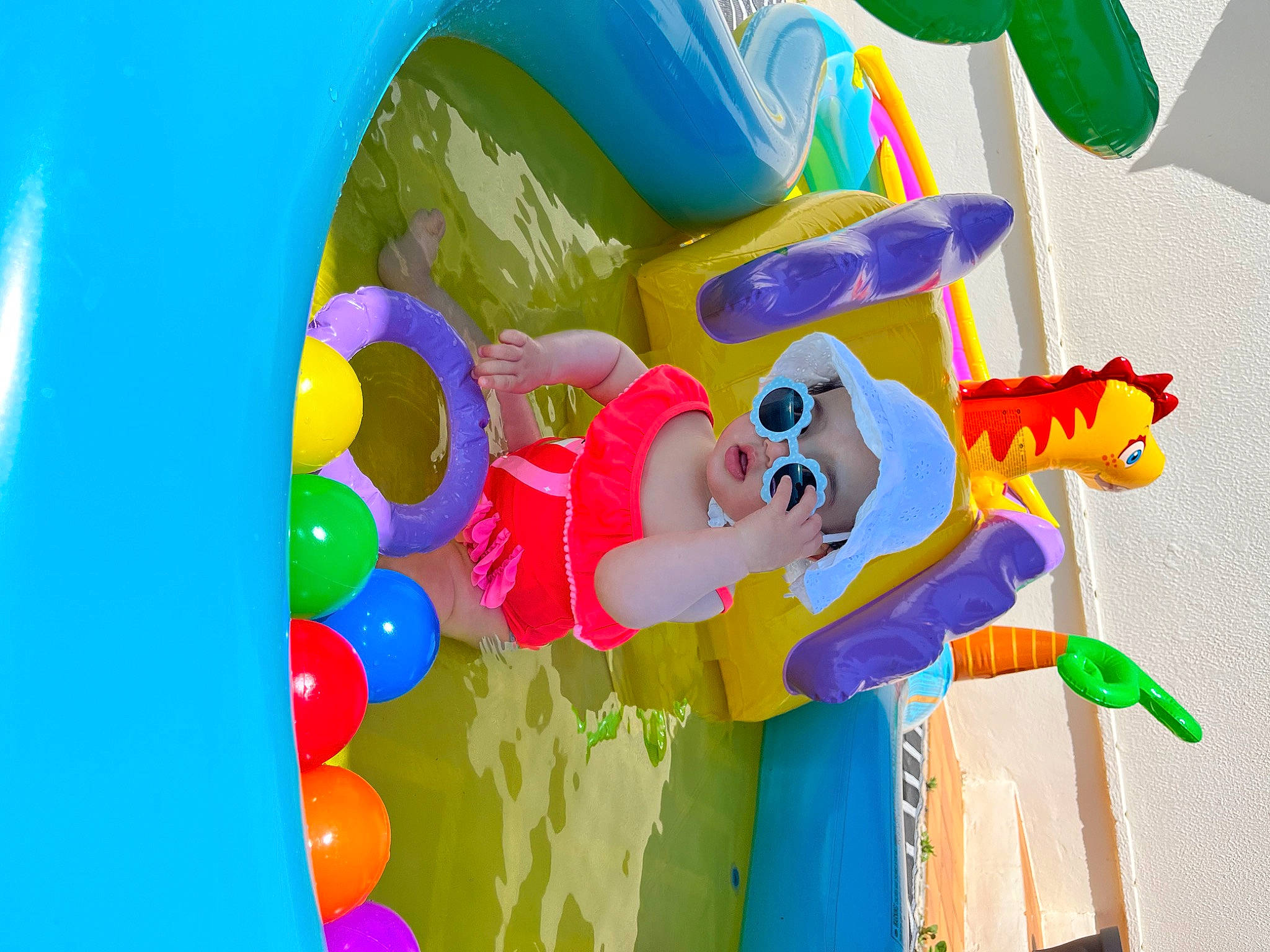 Kamila participe au concours pour gagner de l'argent avec cette photo : animated_cartoon, animation, art, child, entertainment, event, fictional_character, fun, games, graphic_design, graphics, happy, illustration, leisure, magenta, party_supply, person, play, recreation, sunglasses