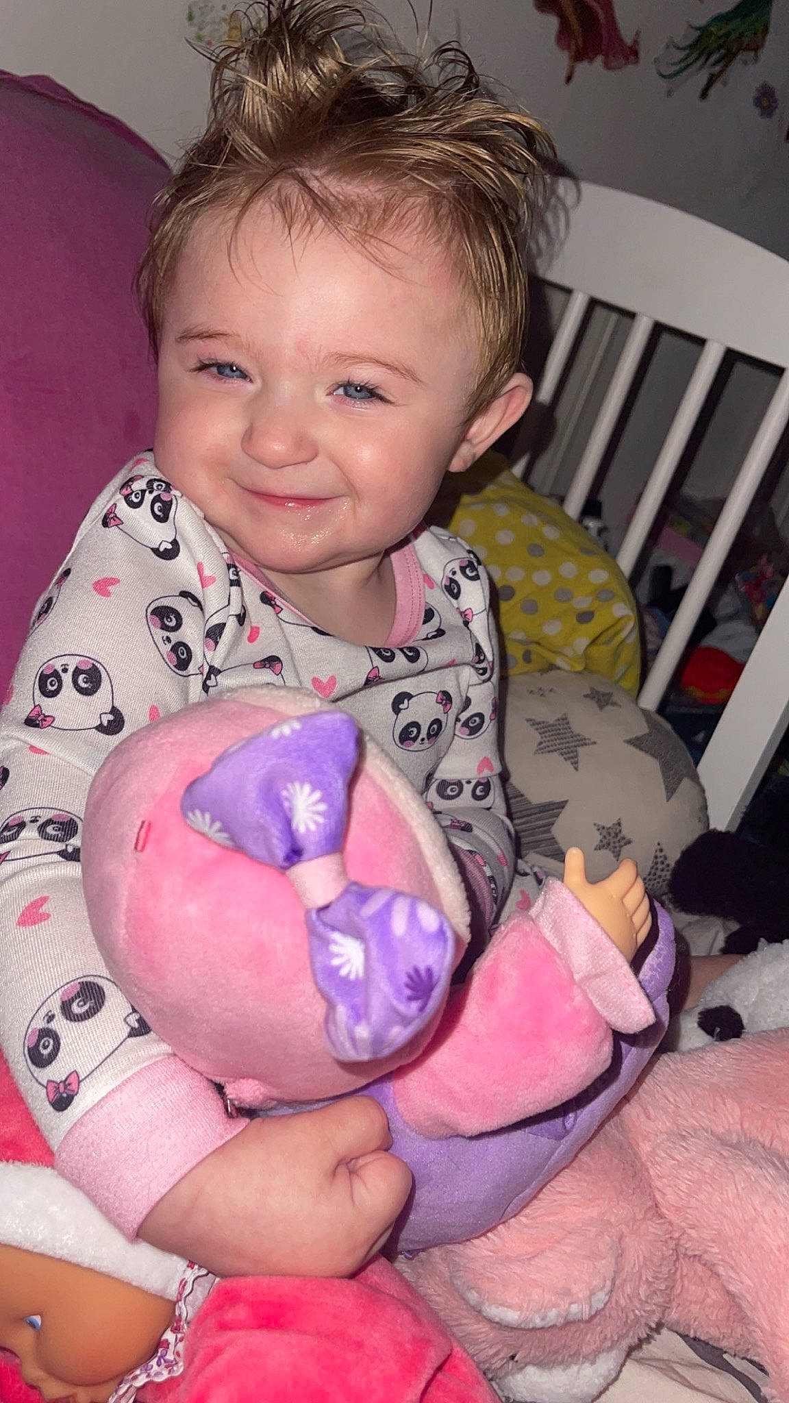 Loredana participe au concours pour gagner de l'argent avec cette photo : baby, baby_toddler_clothing, cheek, child, comfort, face, finger, happy, human_body, iris, joy, mouth, nose, person, pink, purple, sitting, skin, sleeve, smile