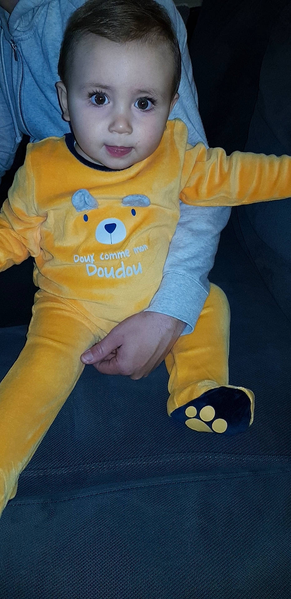 Naho a rejoint le concours — aidez-le/la à gagner de superbes lots ! baby, baby_products, baby_toddler_clothing, cheek, child, child_model, cool, finger, overall, person, product, sleeve, sock, thumb, toddler