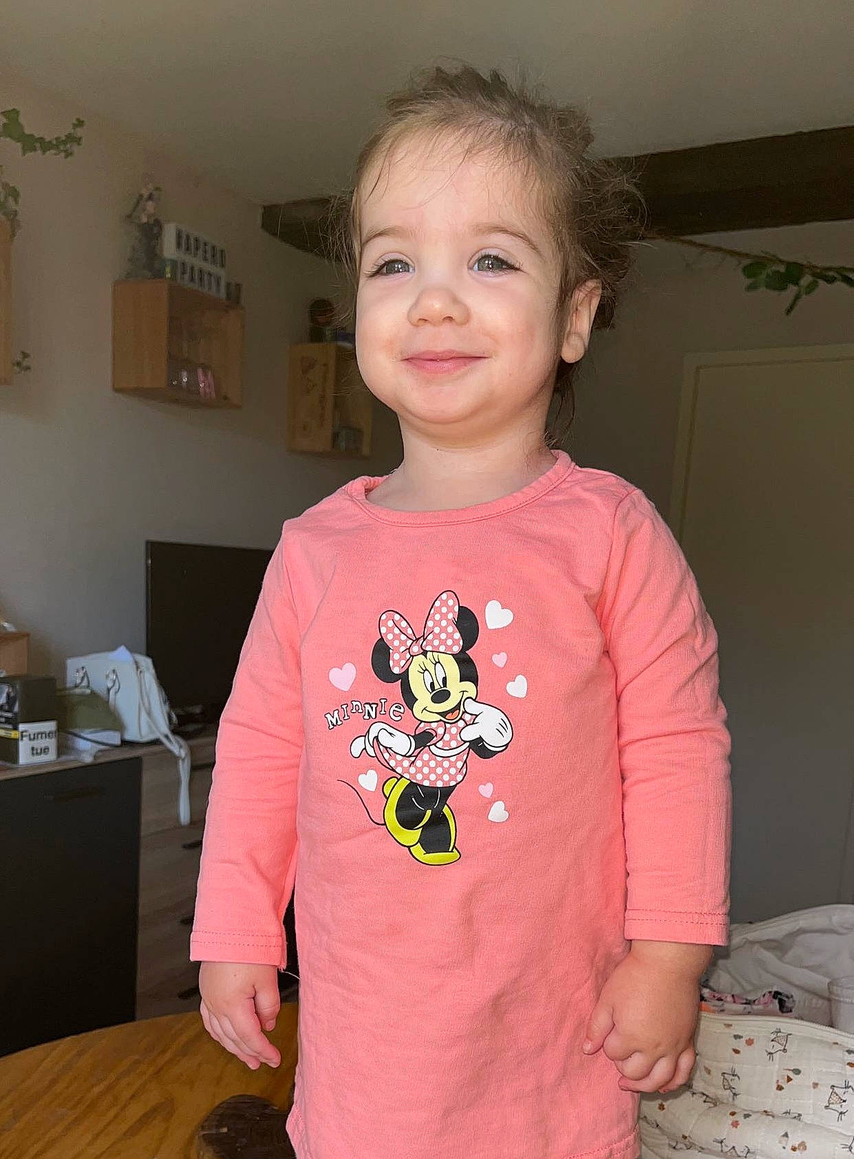 Leyanna participe au concours pour gagner de l'argent avec cette photo : active_shirt, baby_toddler_clothing, cheek, child, door, fun, happy, joy, magenta, neck, pattern, person, picture_frame, pink, room, shoulder, sleeve, smile, t_shirt, thumb