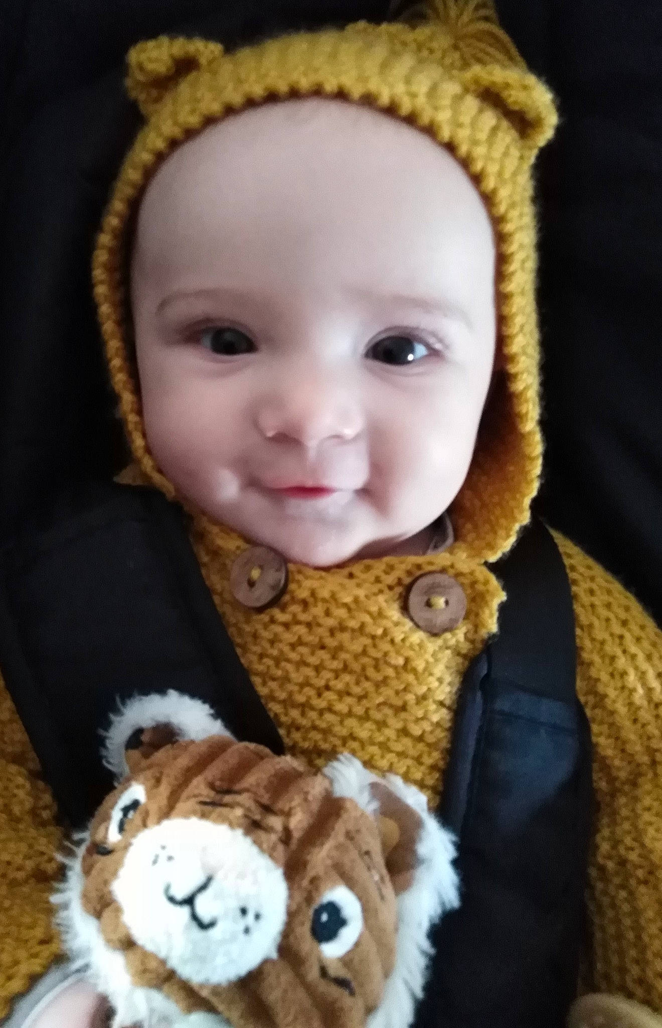 Lucas a rejoint le concours — aidez-le/la à gagner de superbes lots ! baby, baby_toddler_clothing, beard, cap, cheek, child, costume_hat, eye, fawn, headgear, human_body, iris, knit_cap, nose, organ, outerwear, person, skin, textile, toddler